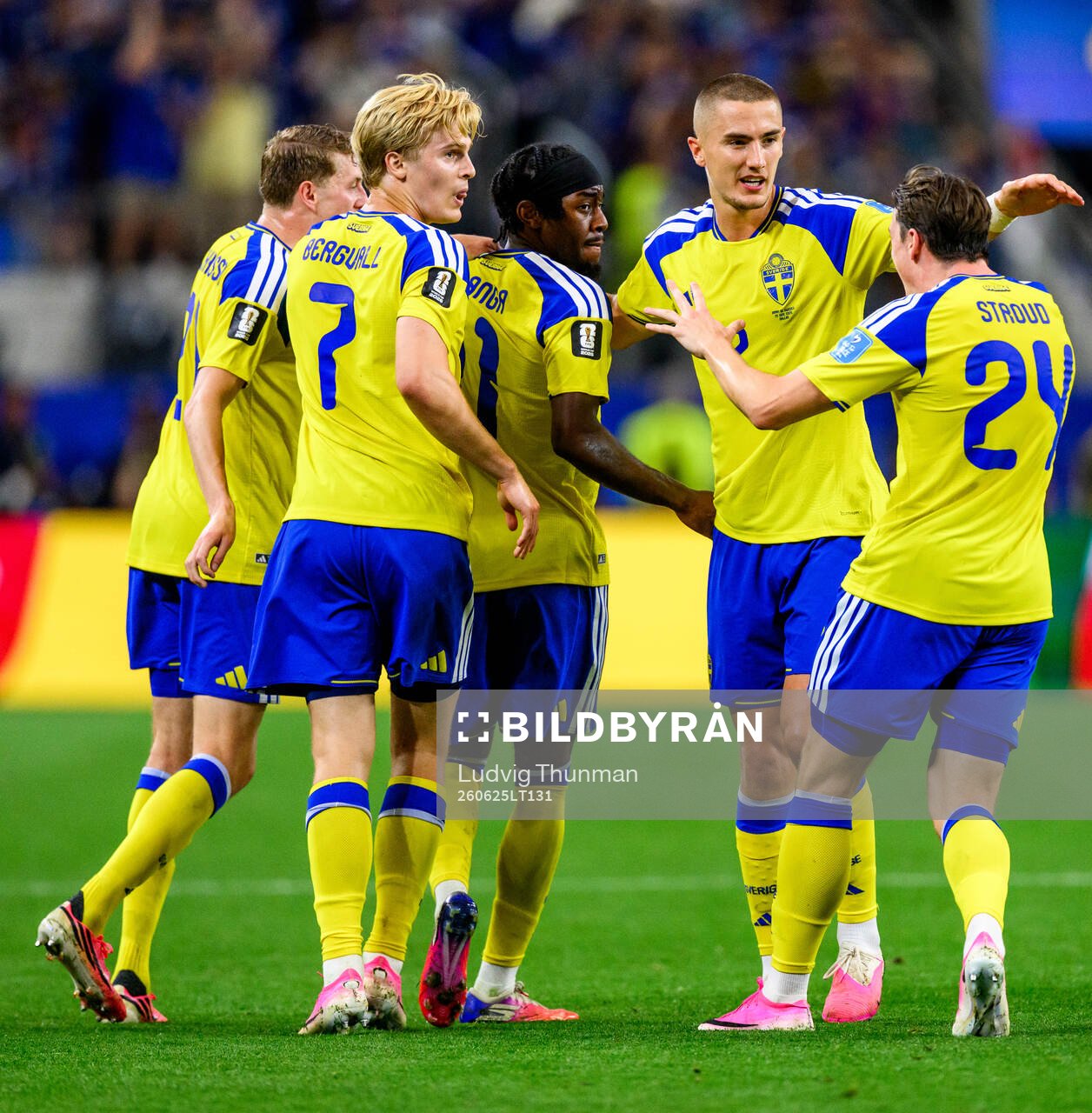 Anthony Elanga of Sweden celebrates scoring 1-1