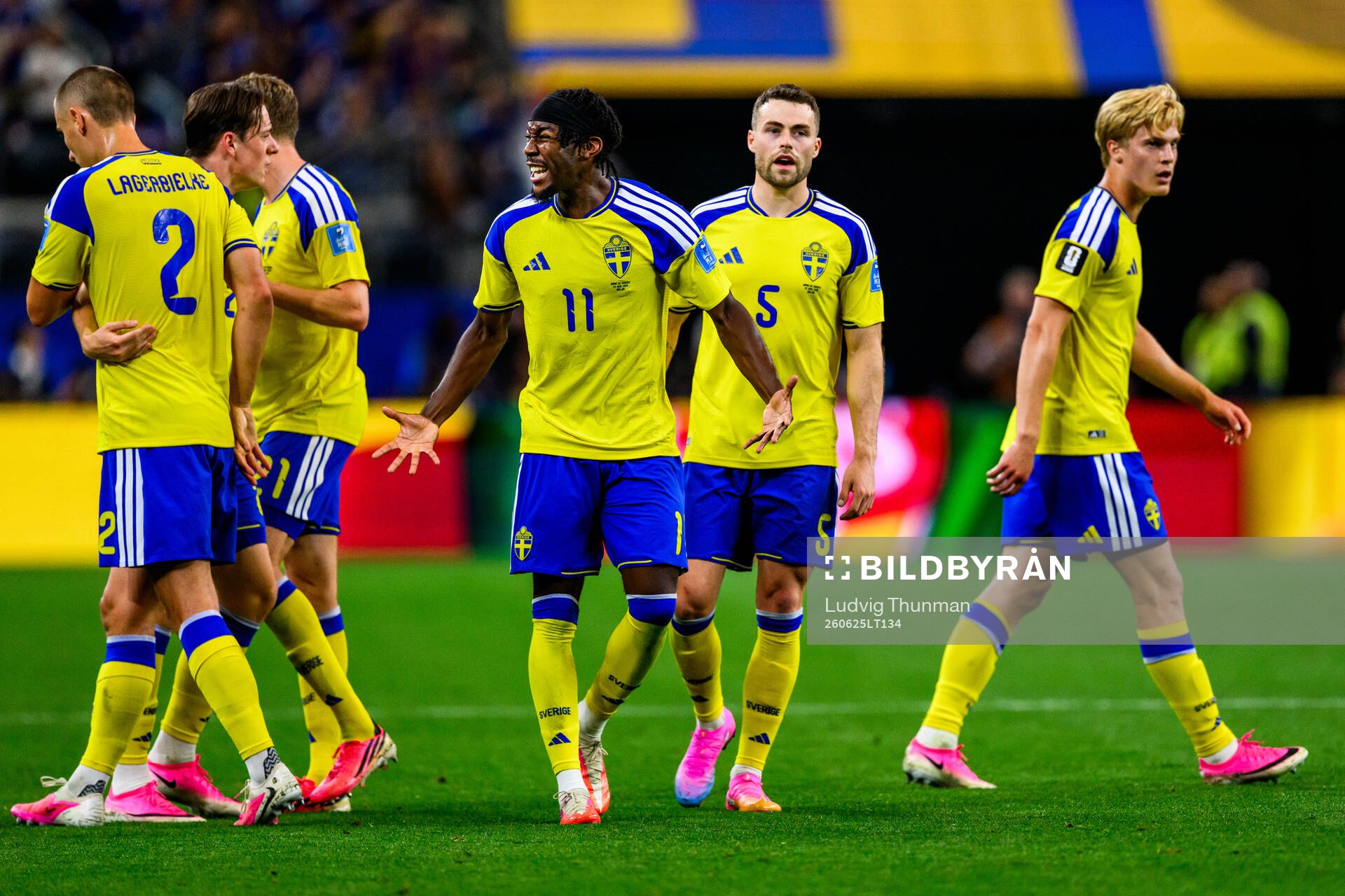 Anthony Elanga of Sweden celebrates scoring 1-1