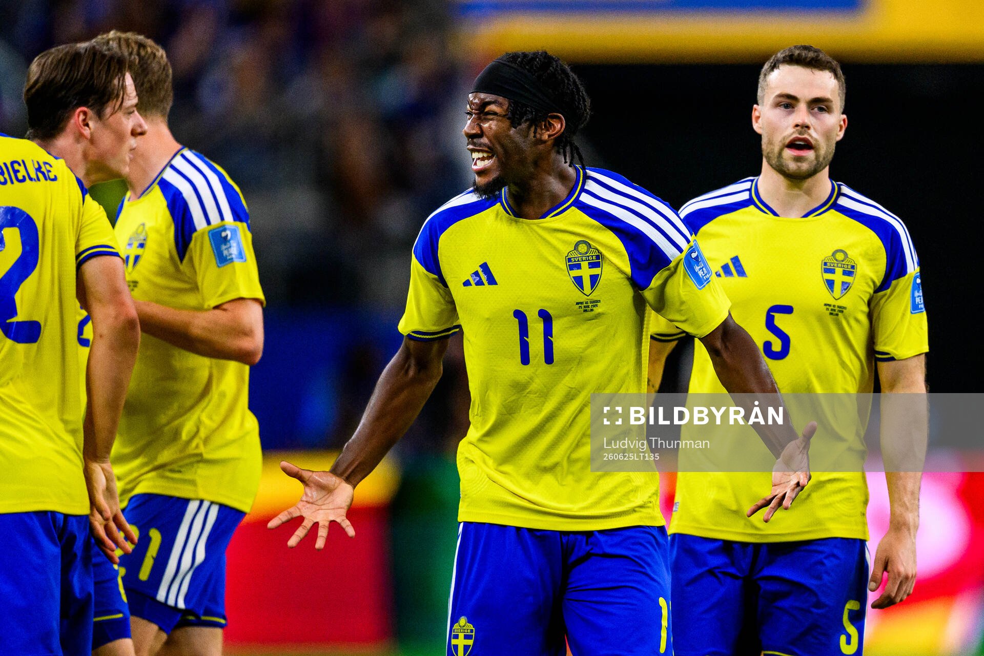Anthony Elanga of Sweden celebrates scoring 1-1