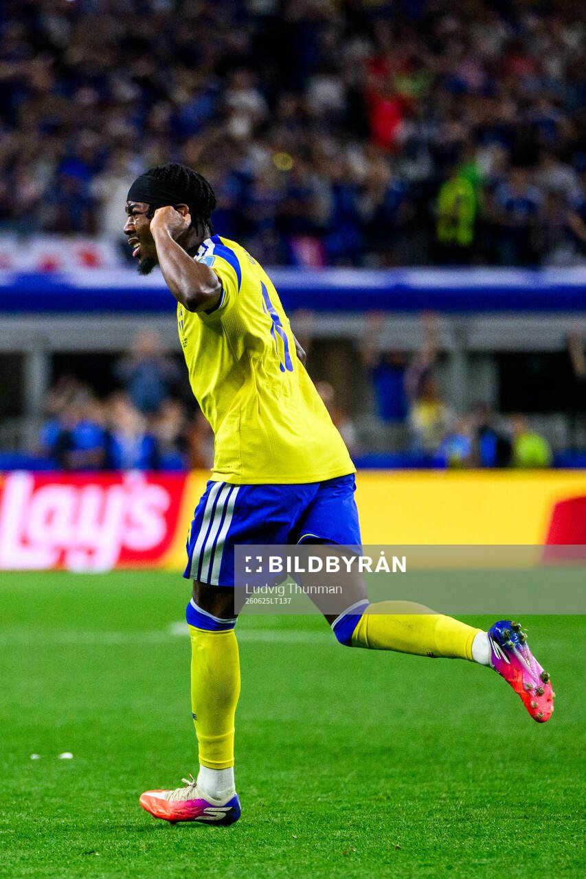 Anthony Elanga of Sweden celebrates scoring 1-1