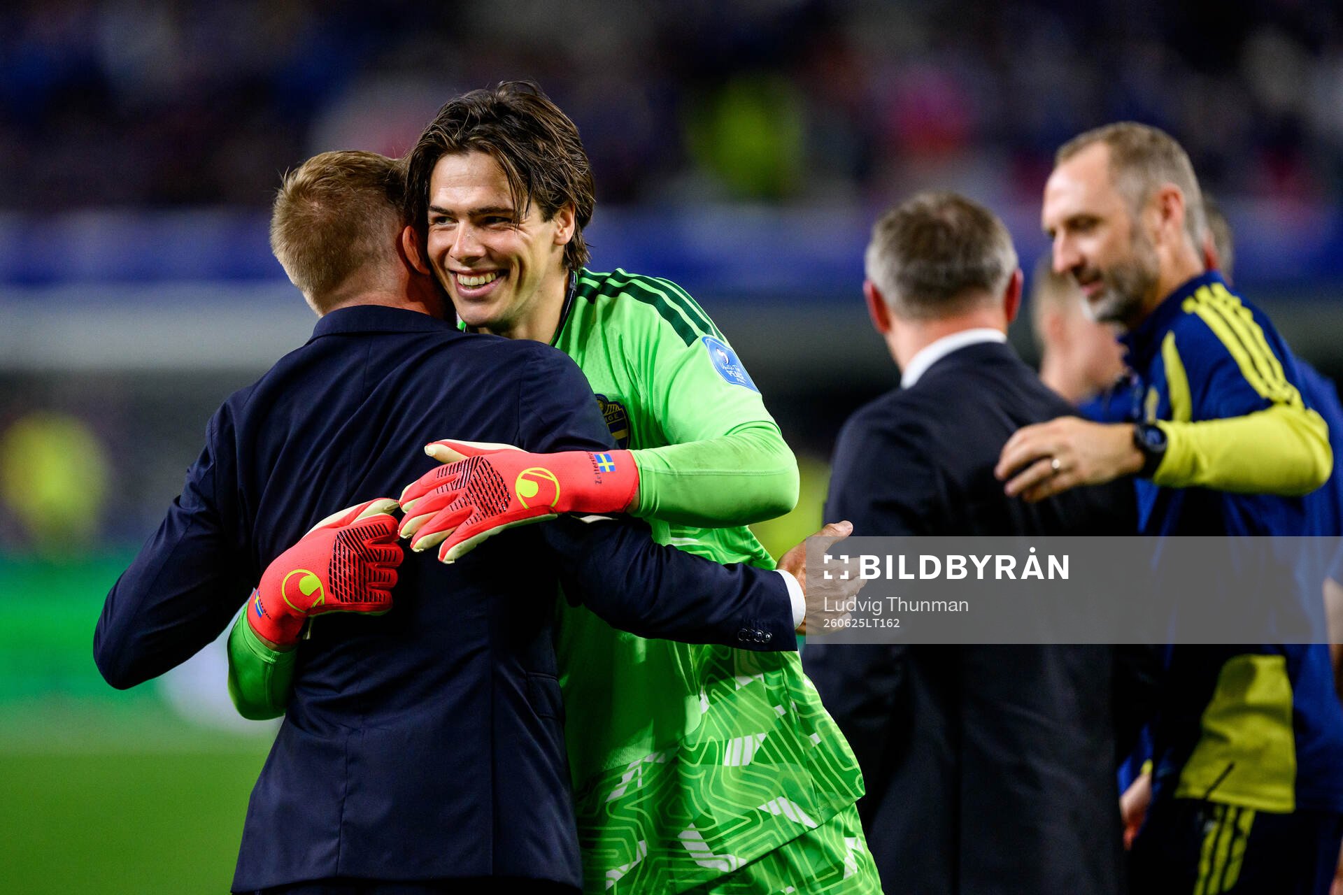 Head coach Graham Potter and goalkeeper Jacob Widell