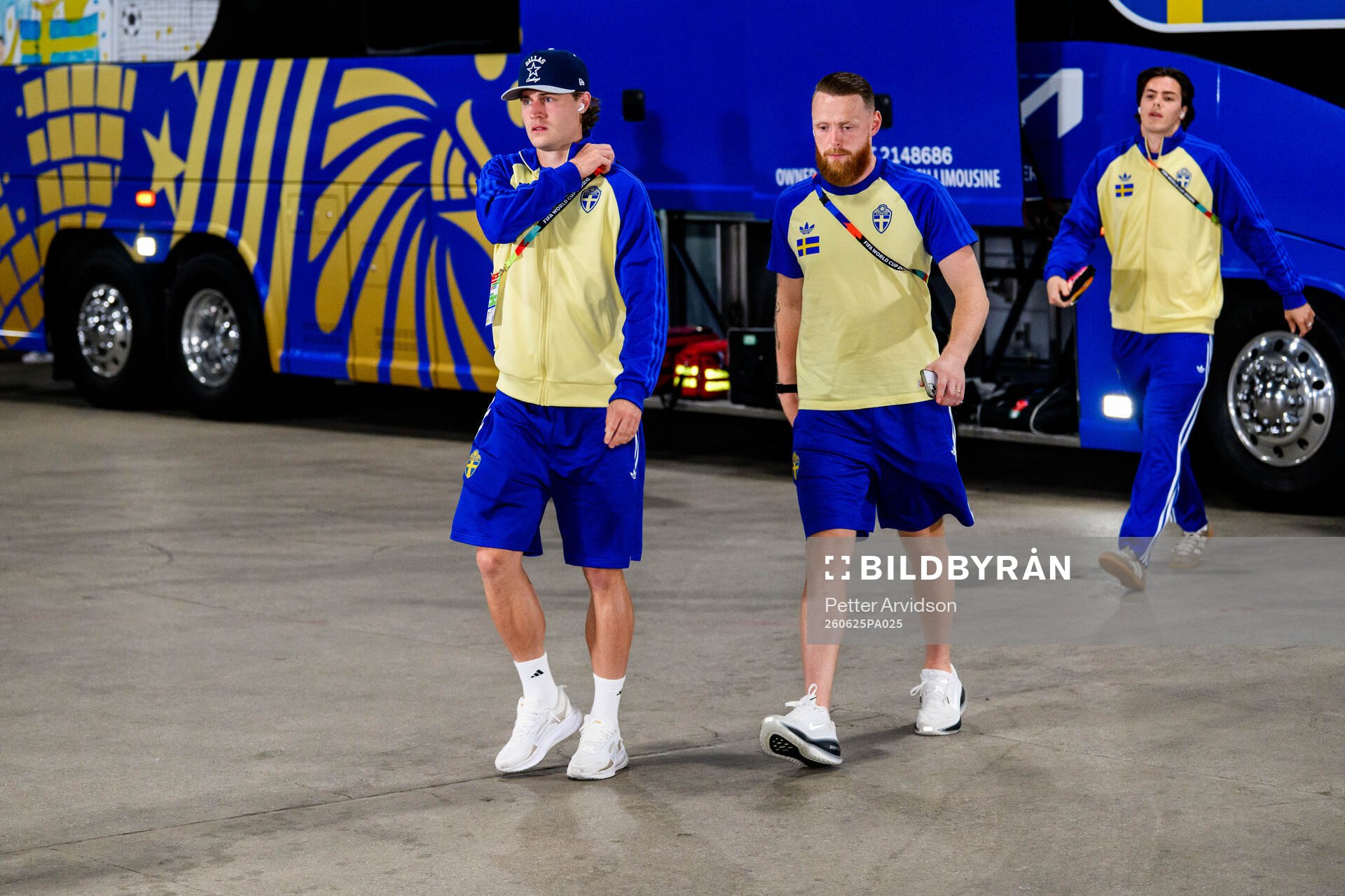 Mattias Svanberg, goalkeeper Viktor Johansson and