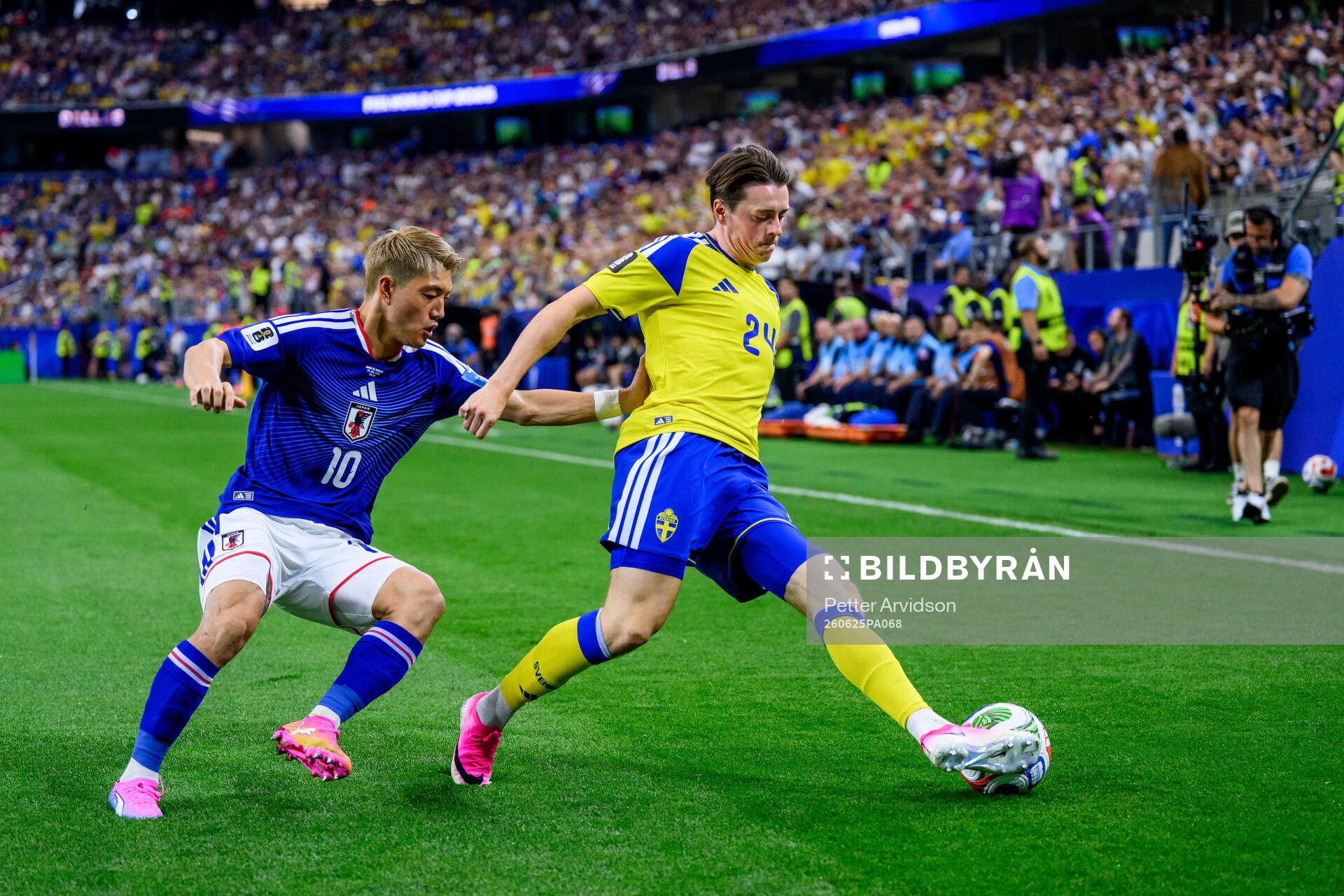Ritsu Doan of Japan and Elliot Stroud of Sweden