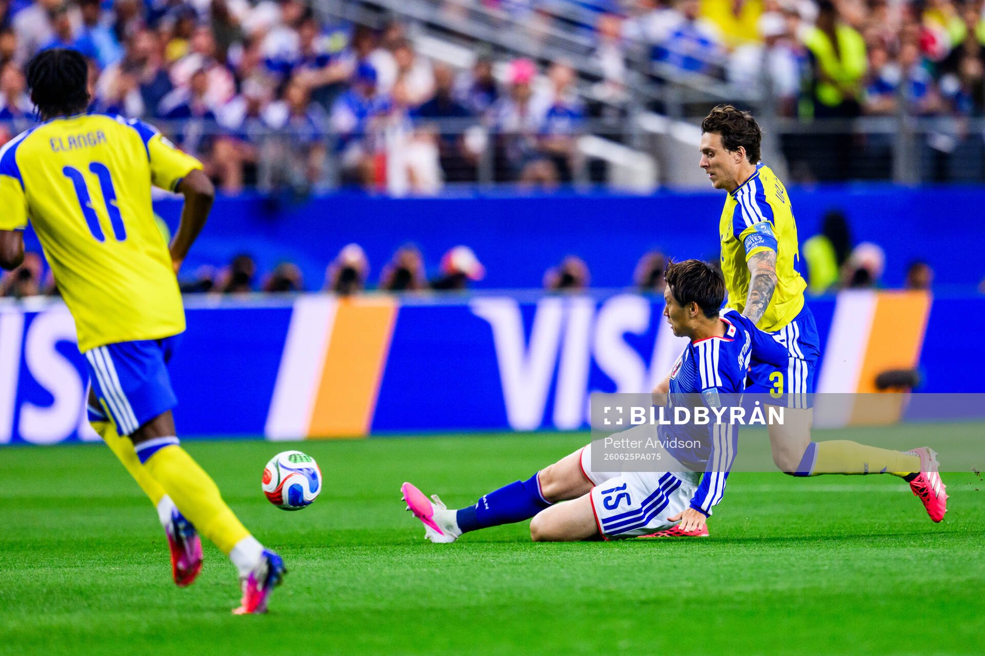 Daichi Kamada of Japan and Victor Nilsson Lindelöf of