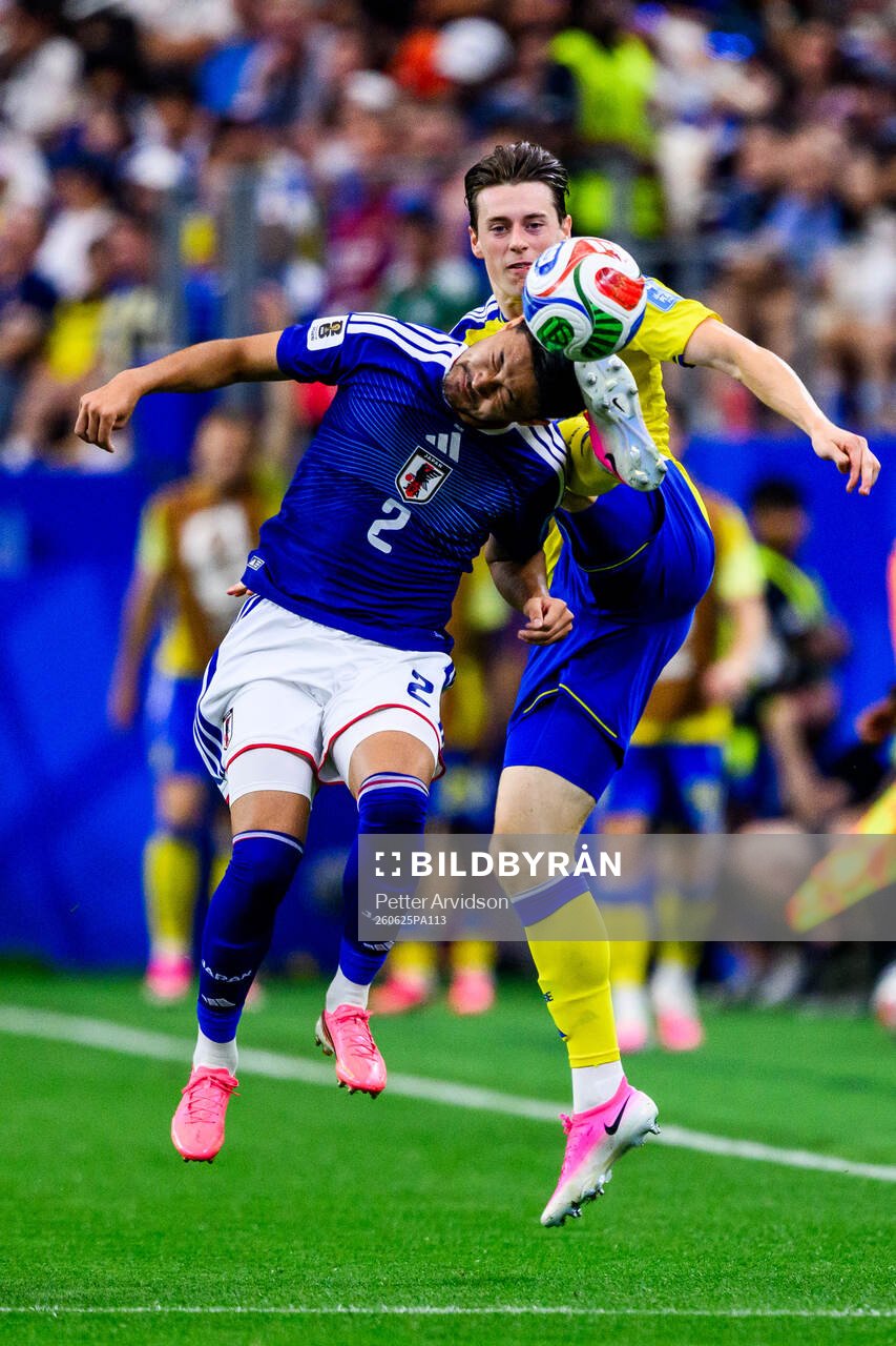 Yukinari Sugawara of Japan and Elliot Stroud of Sweden