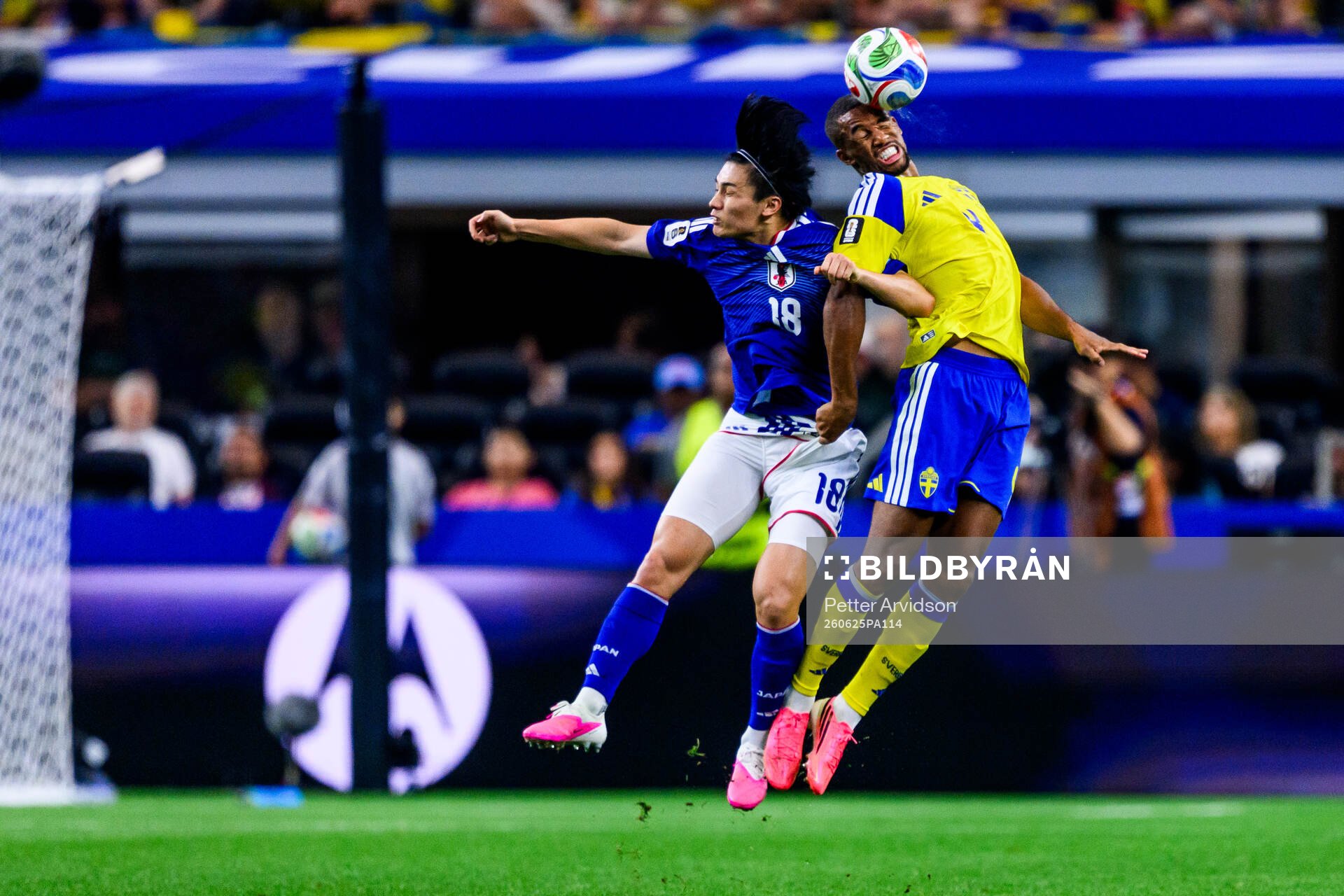 Ayase Ueda of Japan and Isak Hien of Sweden