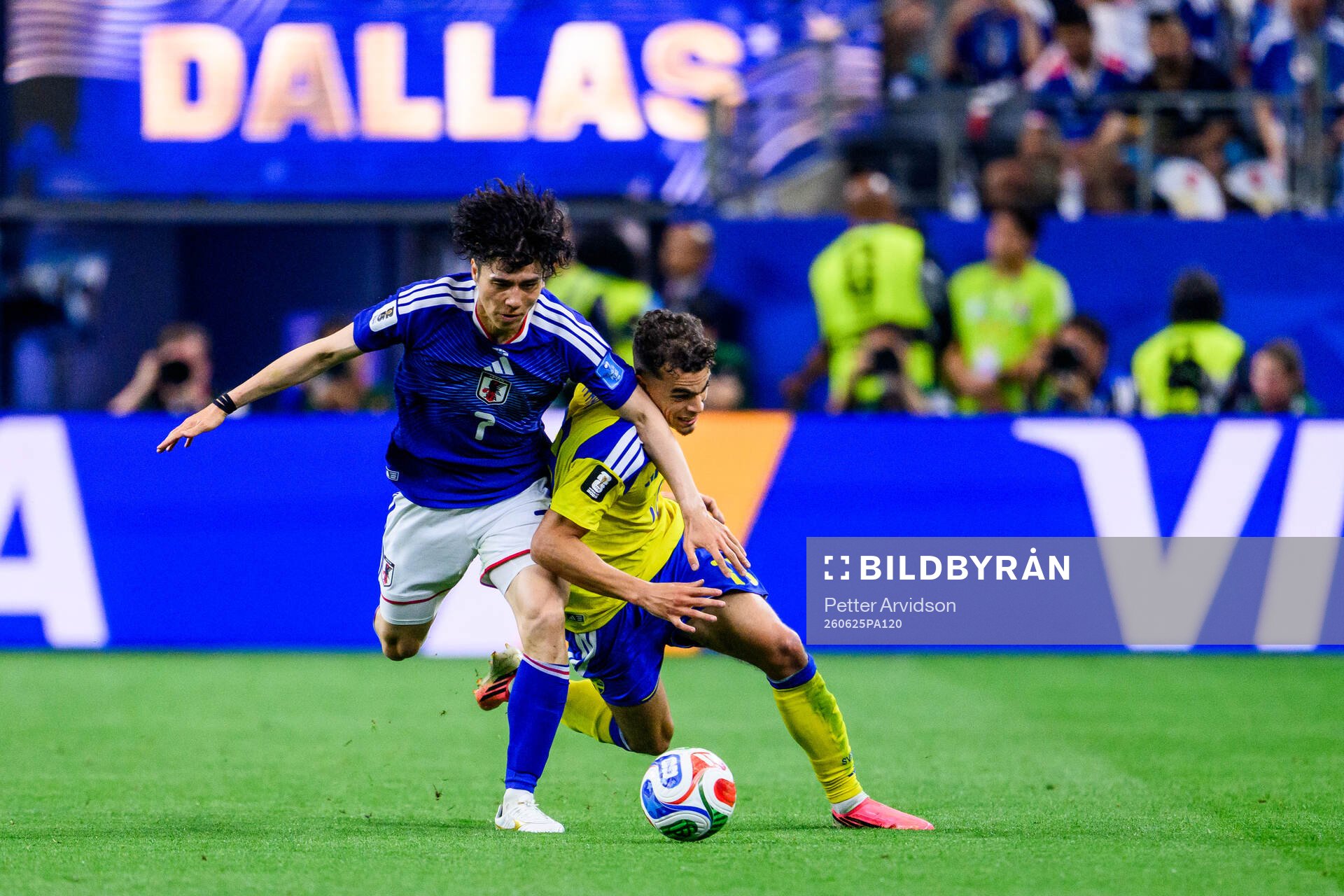 Ao Tanaka of Japan and Yasin Ayari of Sweden