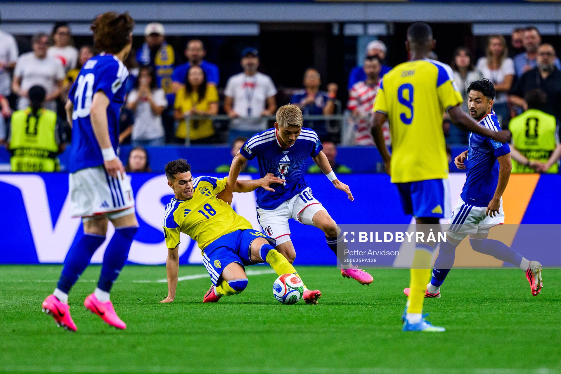Yasin Ayari of Sweden and Ritsu Doan of Japan
