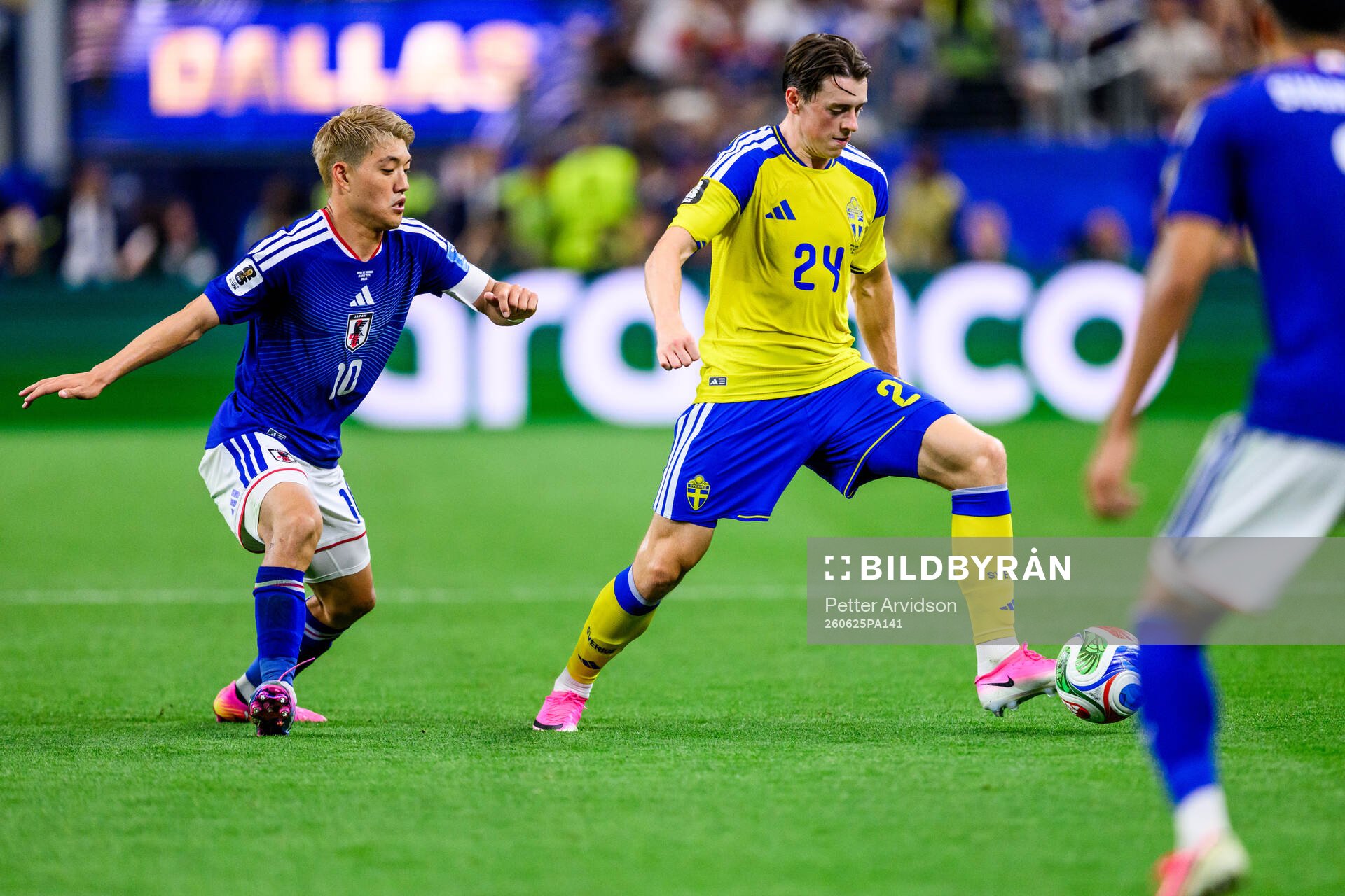Ritsu Doan of Japan and Elliot Stroud of Sweden