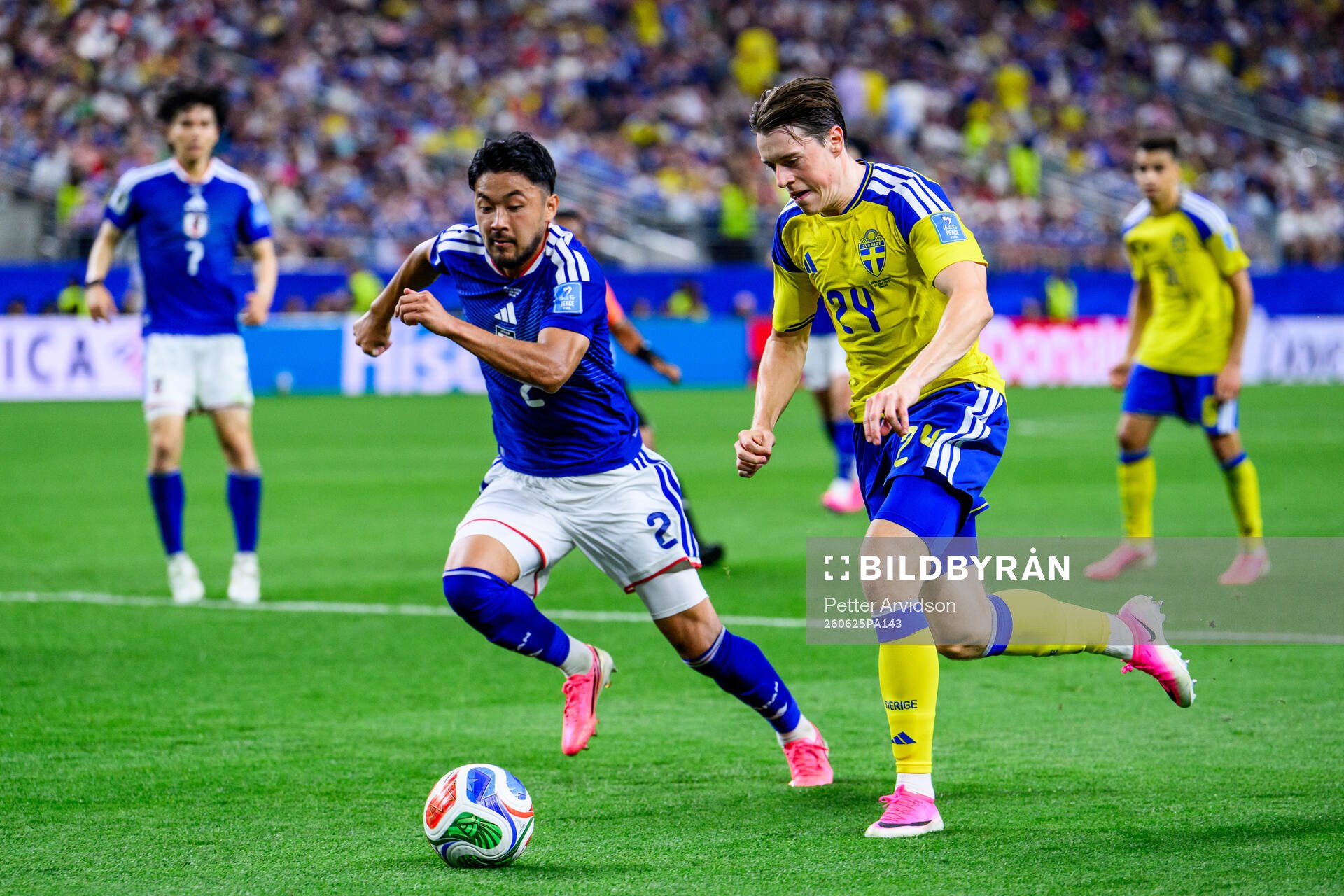 Yukinari Sugawara of Japan and Elliot Stroud of Sweden