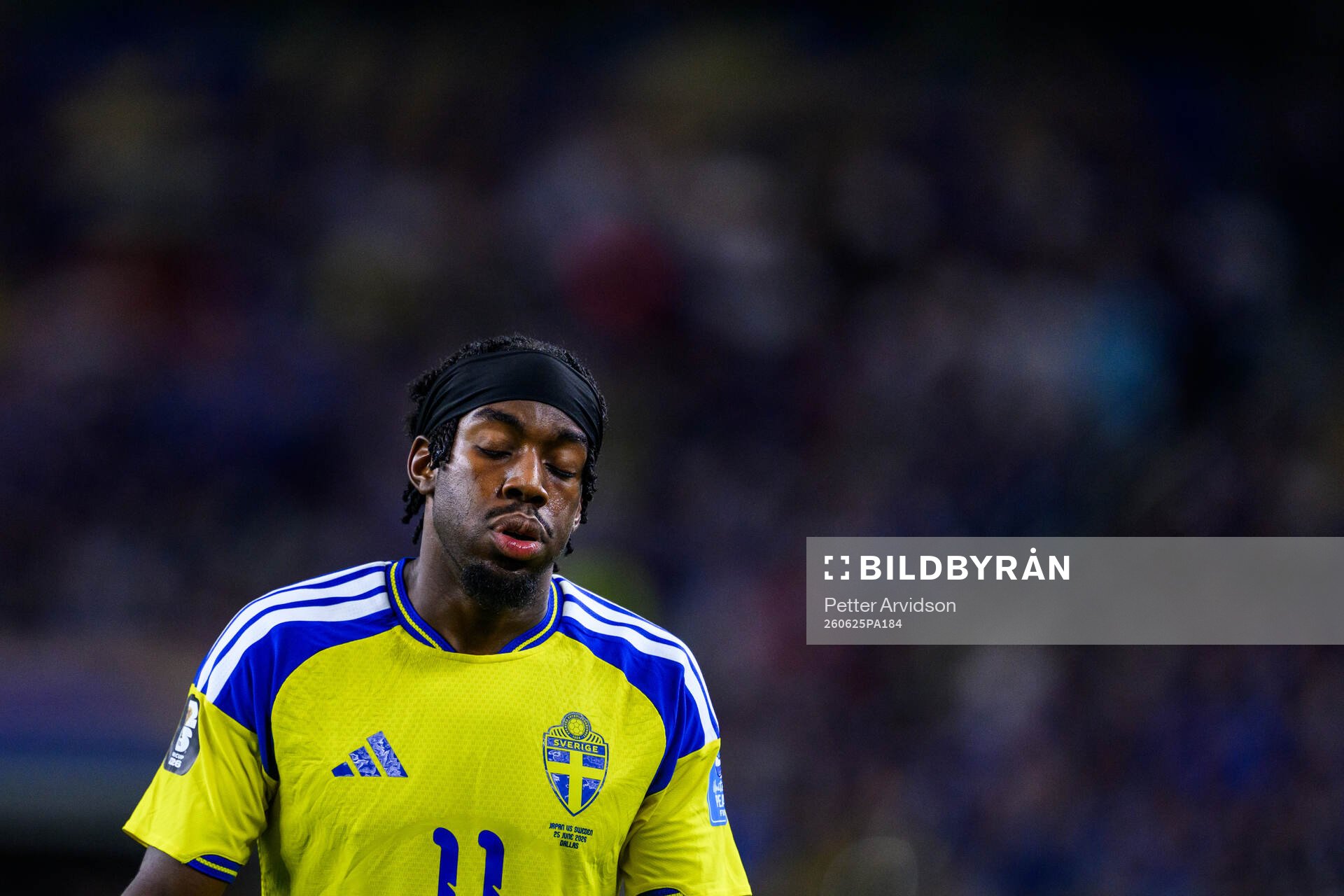 Anthony Elanga of Sweden looks dejected