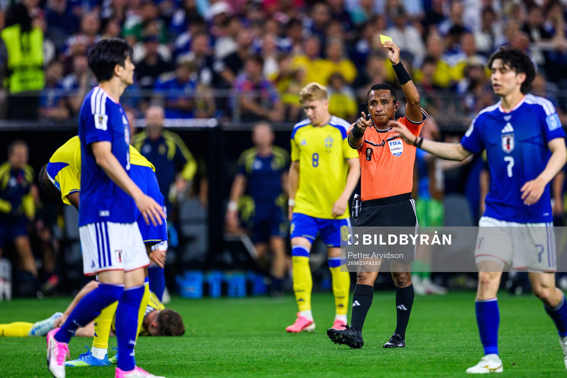 Referee Ivan Arcides