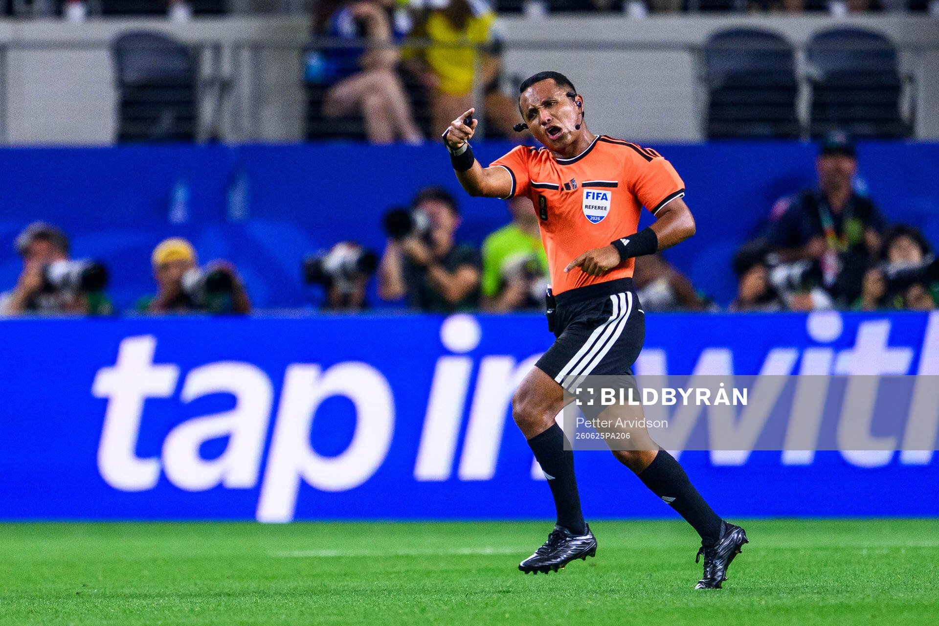 Referee Ivan Arcides
