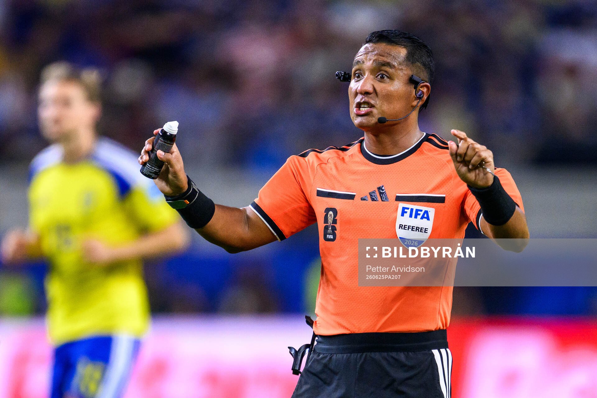 Referee Ivan Arcides