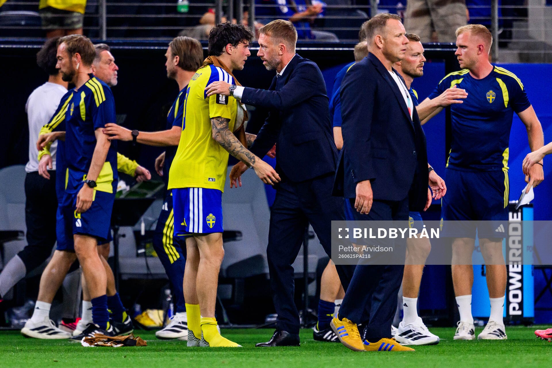 Victor Nilsson Lindelöf and Head coach Graham Potter of