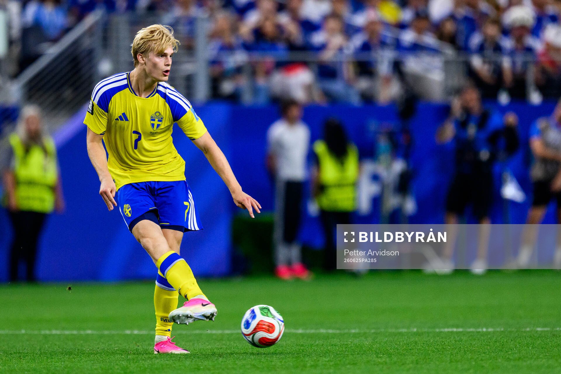Lucas Bergvall of Sweden