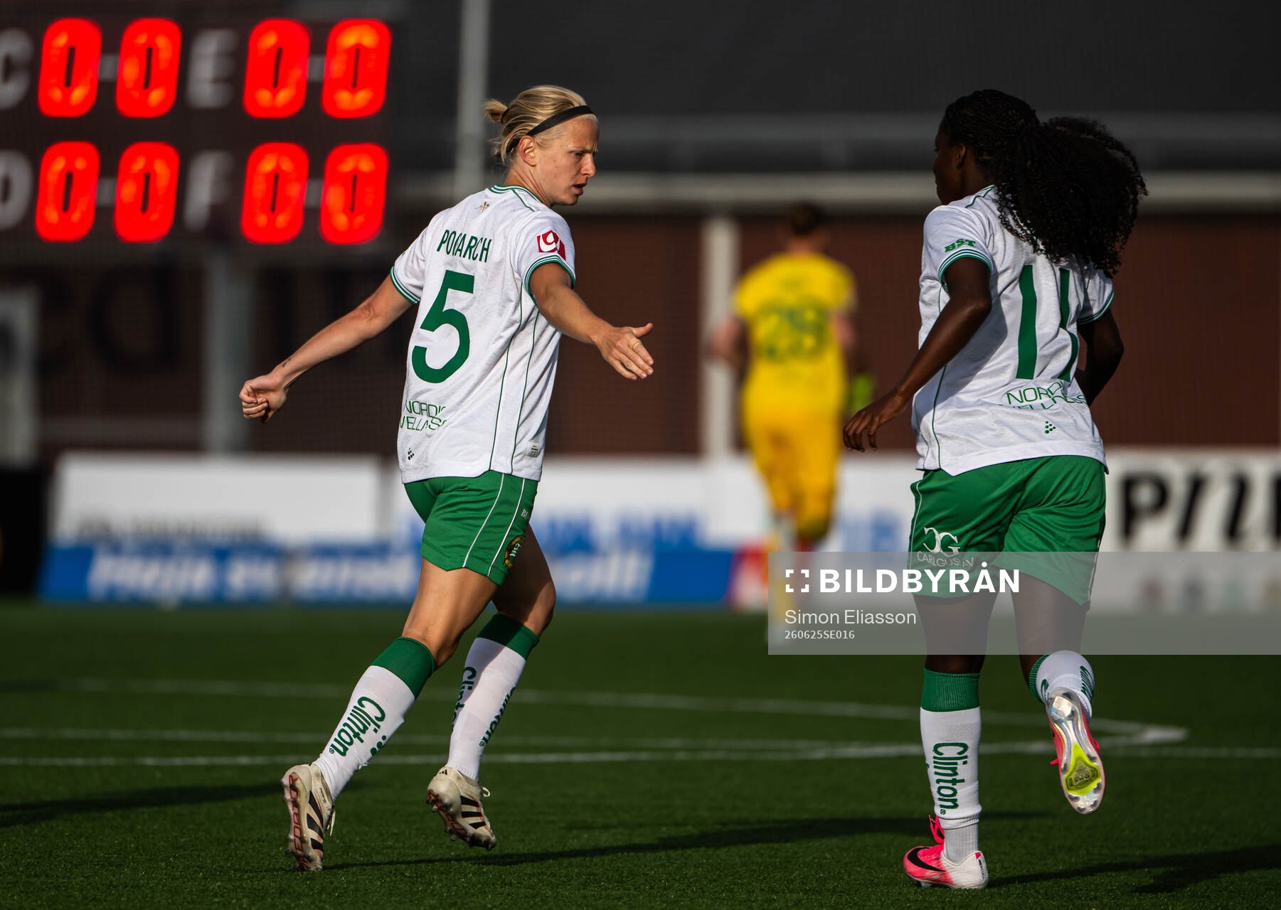 Hammarbys Madison Pogarch jublar