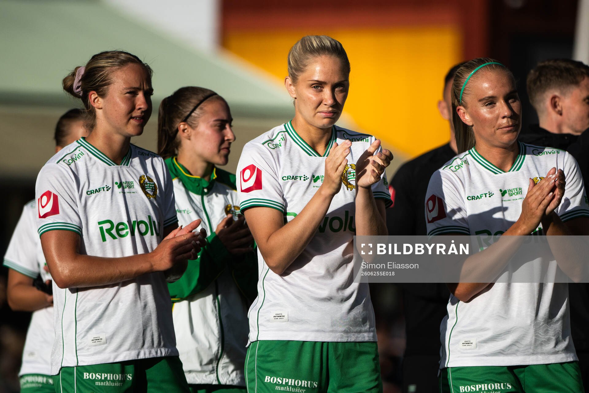 Hammarbys Alice Carlsson tackar supportrar