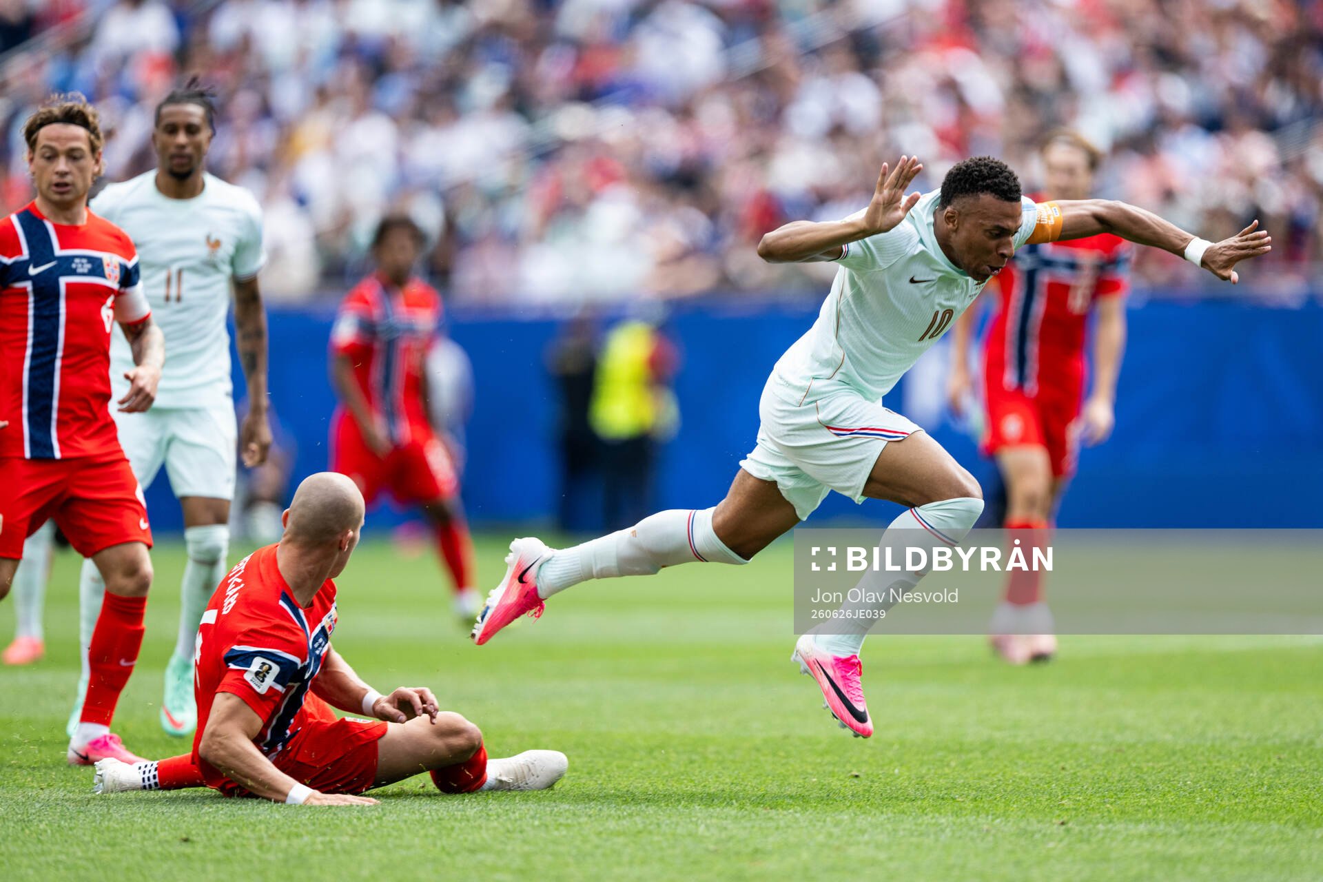 Leo Østigård of Norway and Kylian Mbappe of France