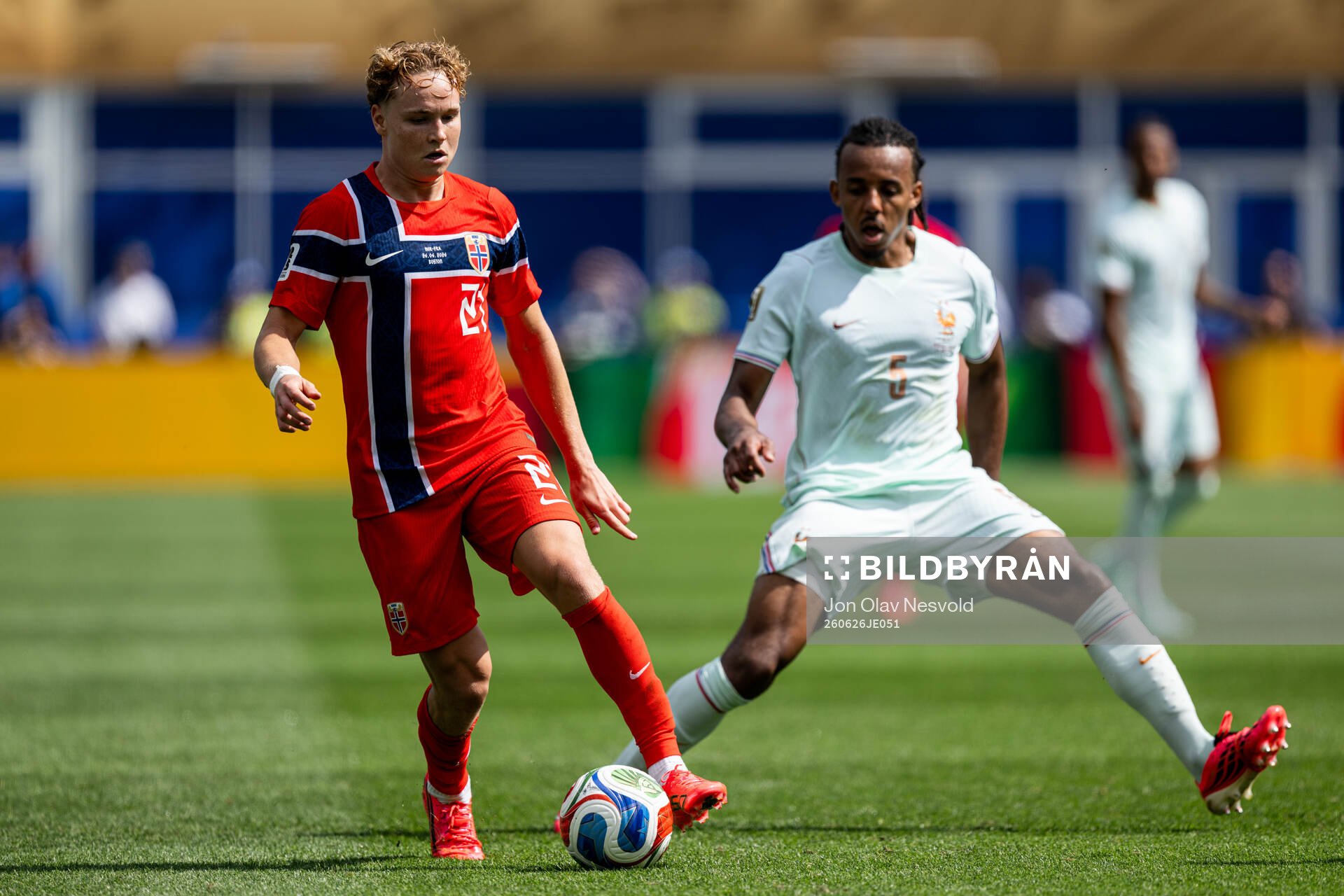 Andreas Schjelderup of Norway and Jules Kounde of France
