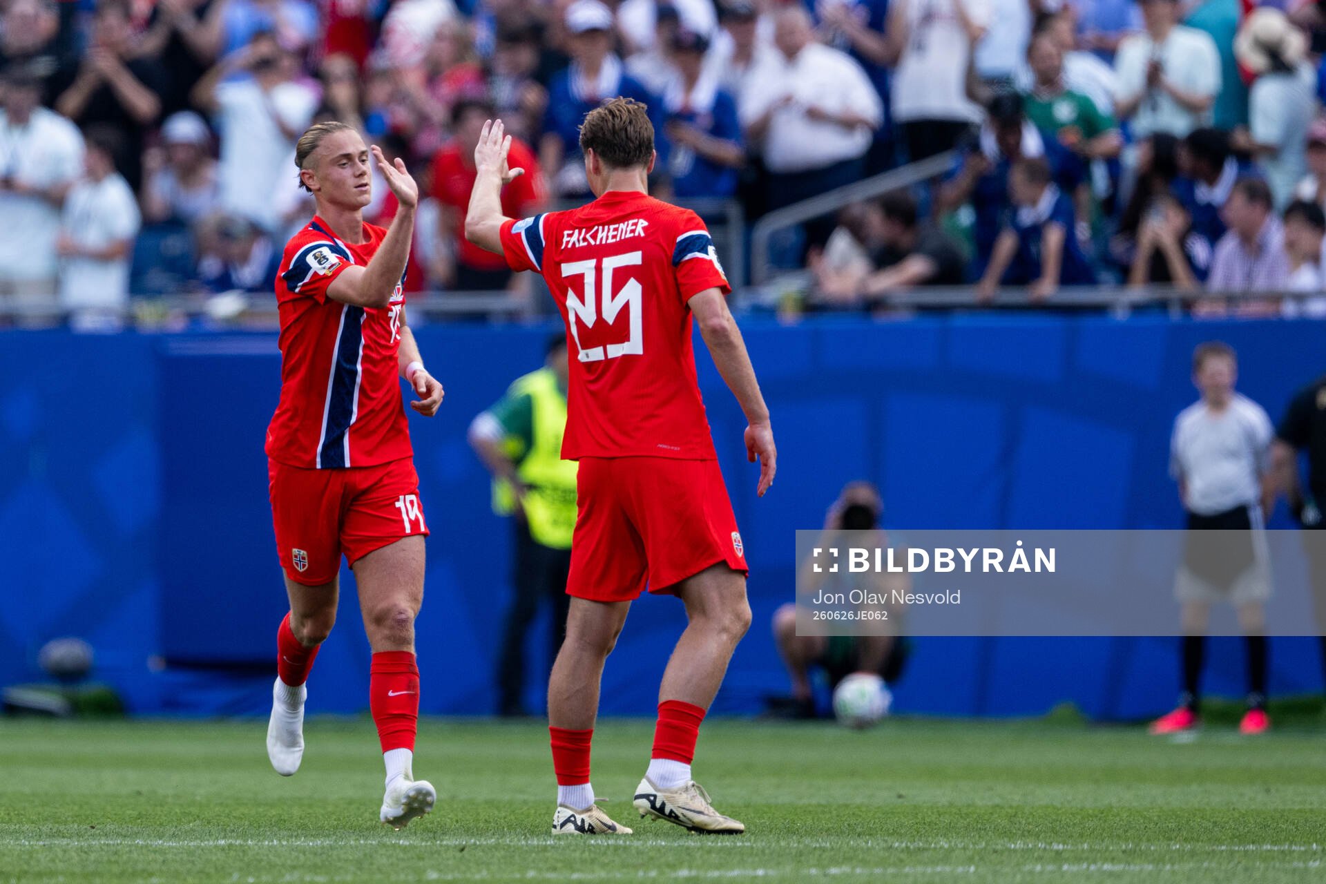 Thelo Aasgaard and Henrik Falchener of Norway celebrates