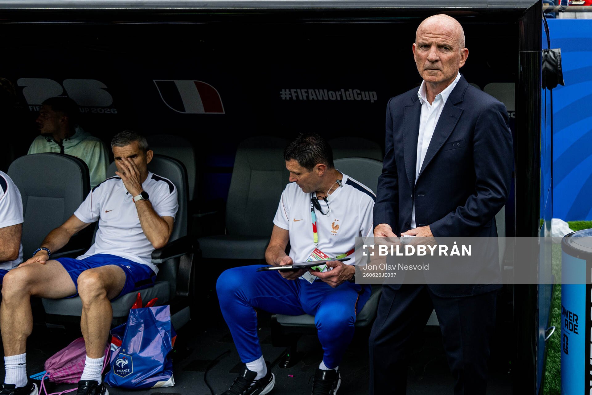Assistant coach Guy Stéphan