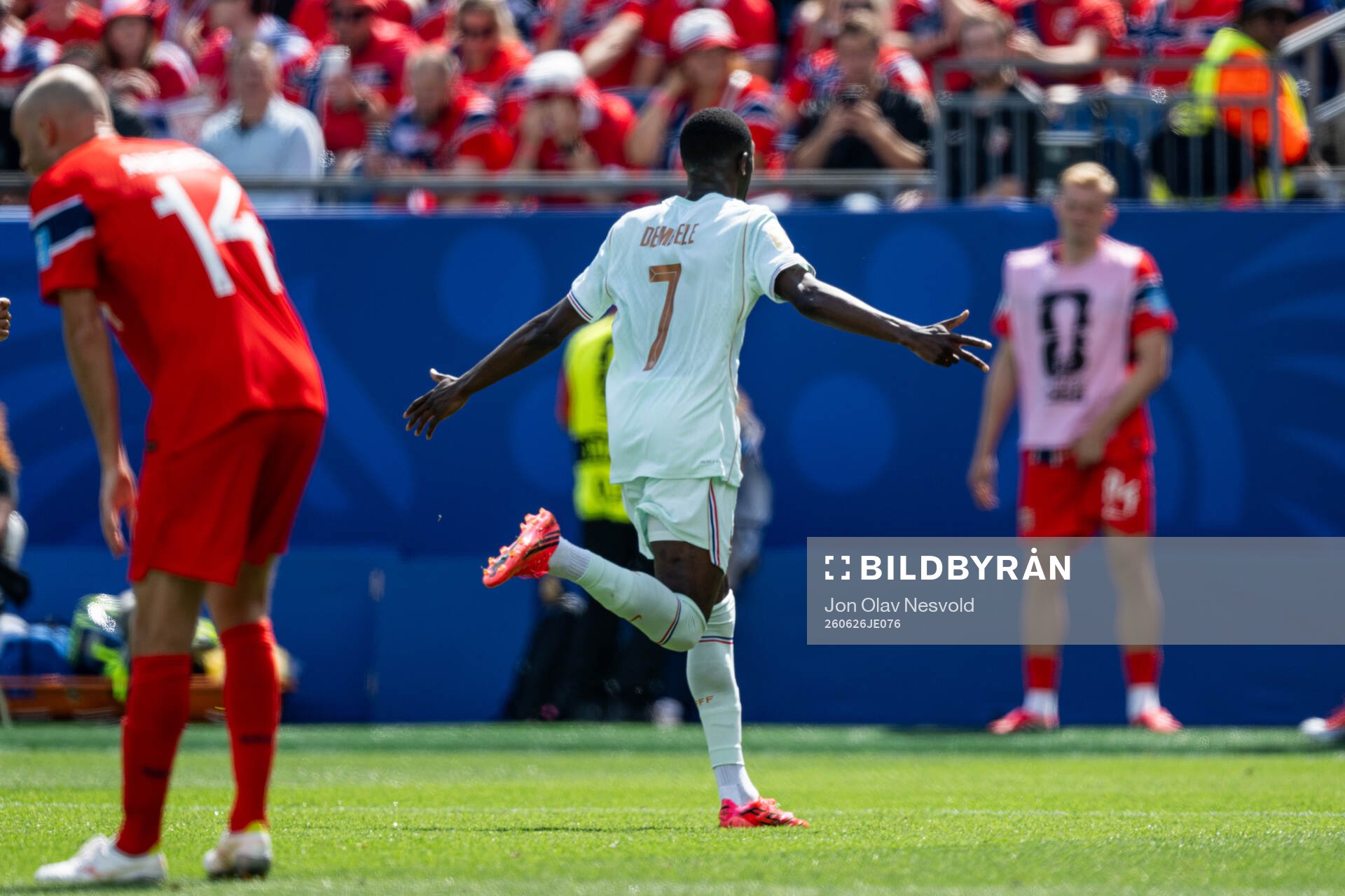 Ousmane Dembele of France celebrates 1-3