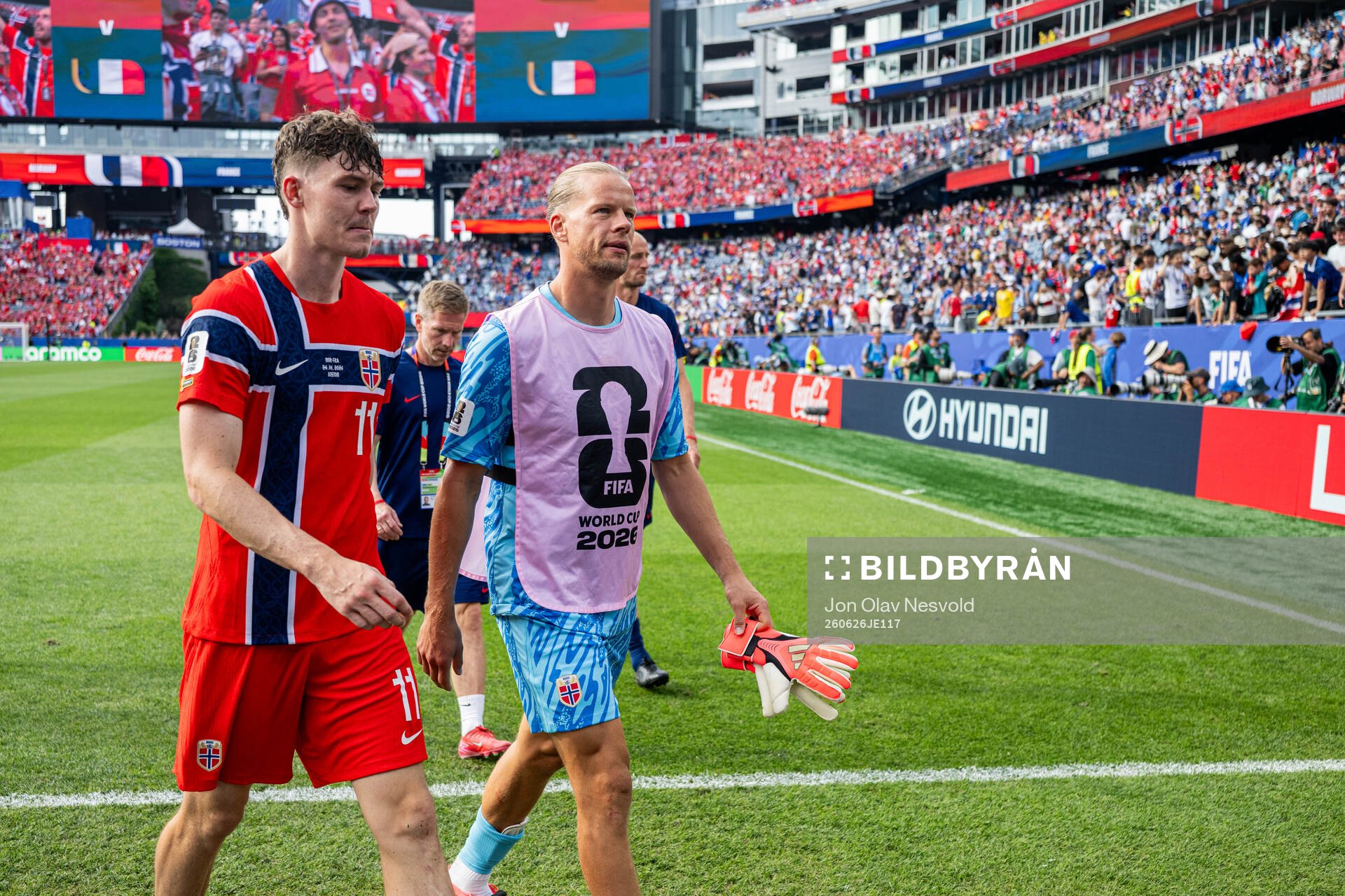 Jørgen Strand Larsen and goalkeeper Ørjan Nyland of Norway