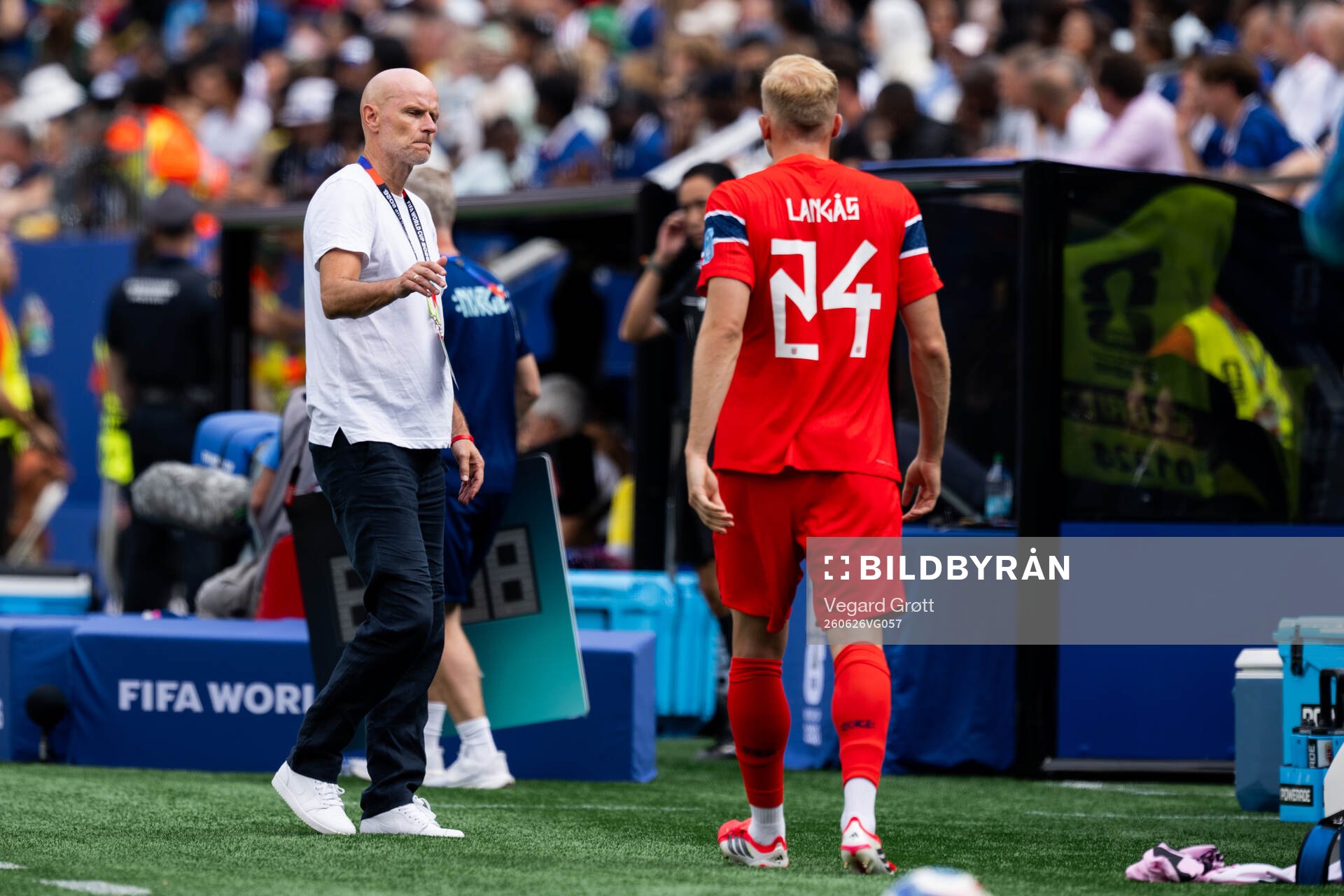 Head coach Ståle Solbakken and Sondre Langås of Norway