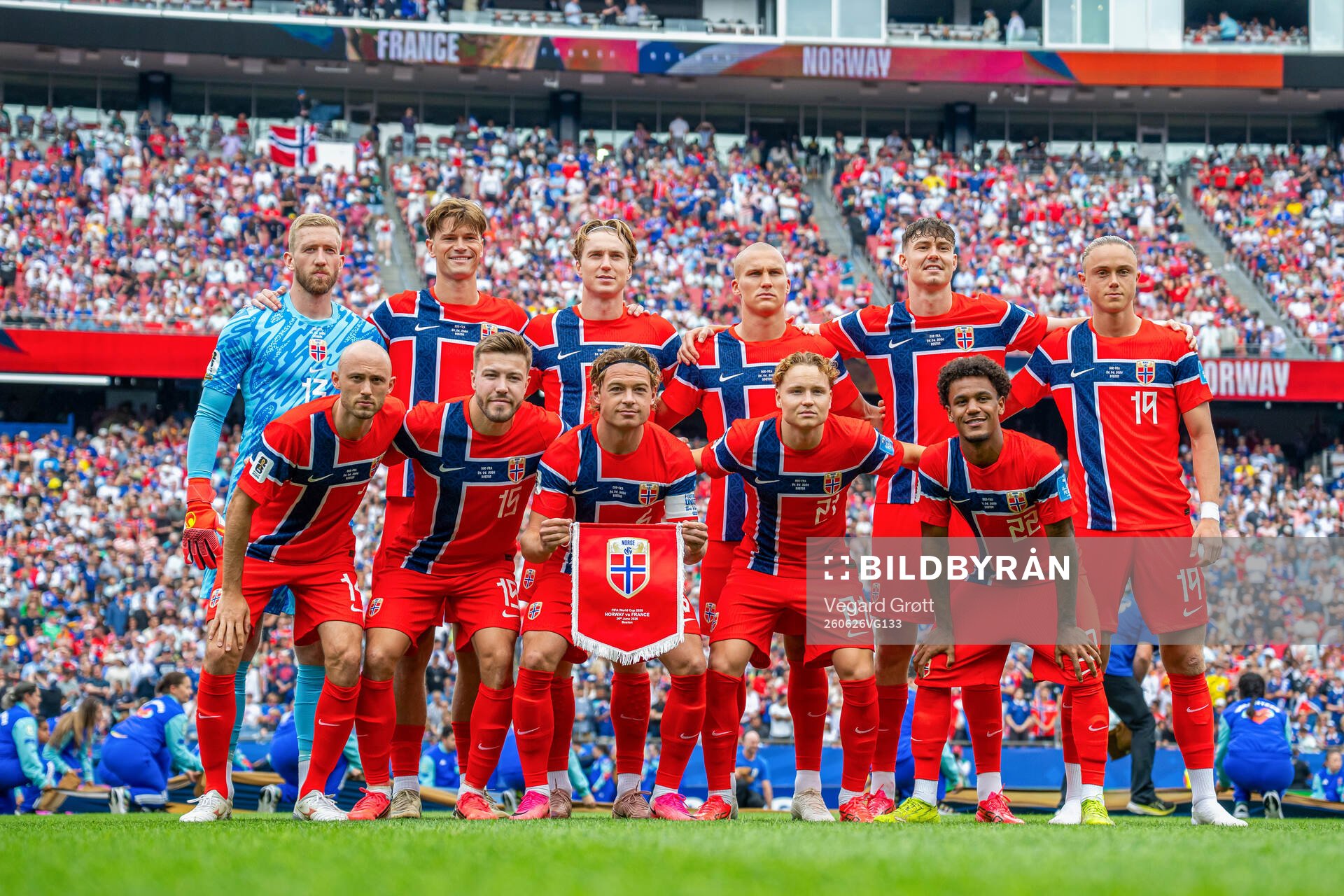 The starting eleven of Norway pose for a team photo