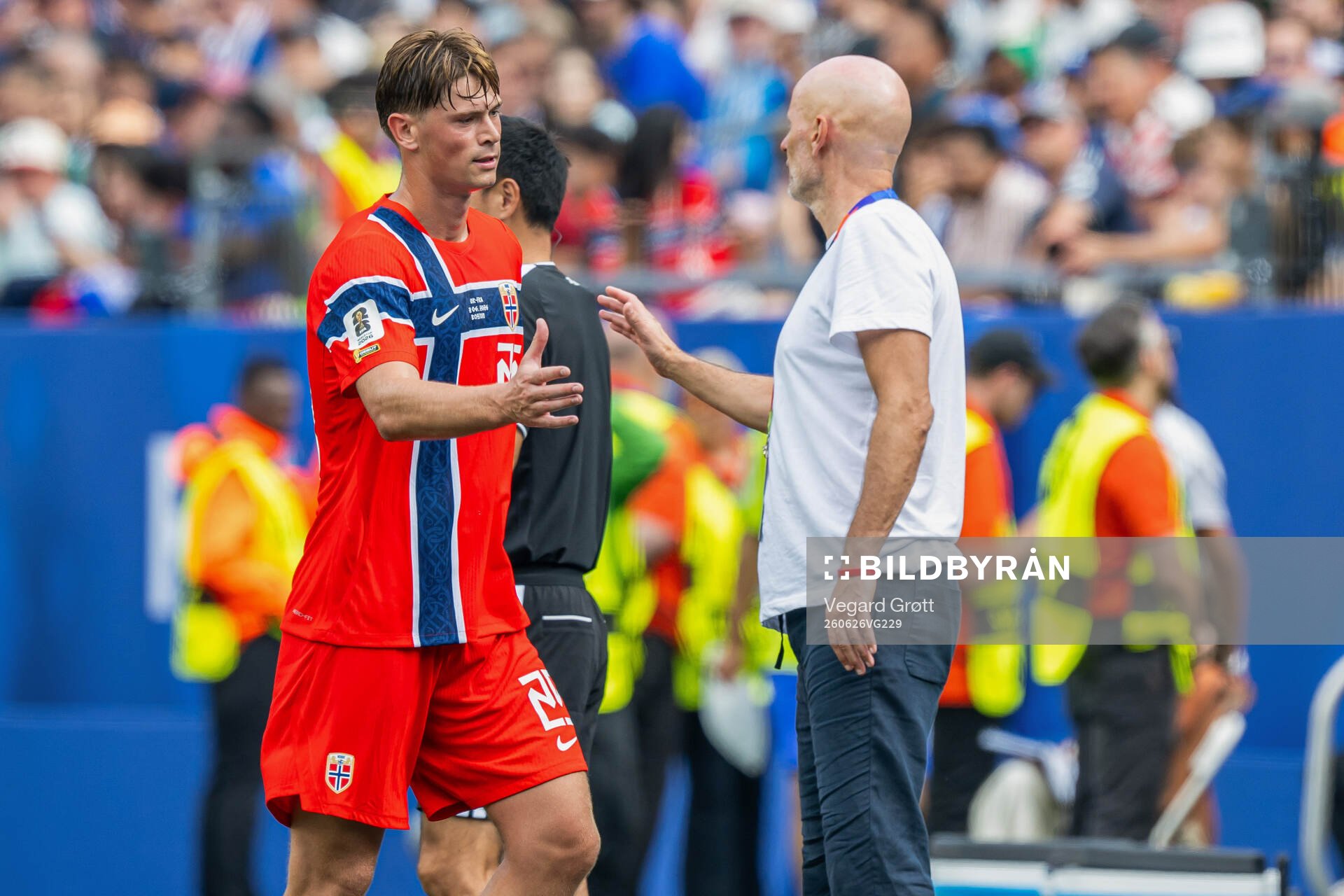 Henrik Falchener and Ståle Solbakken, head coach of Norway