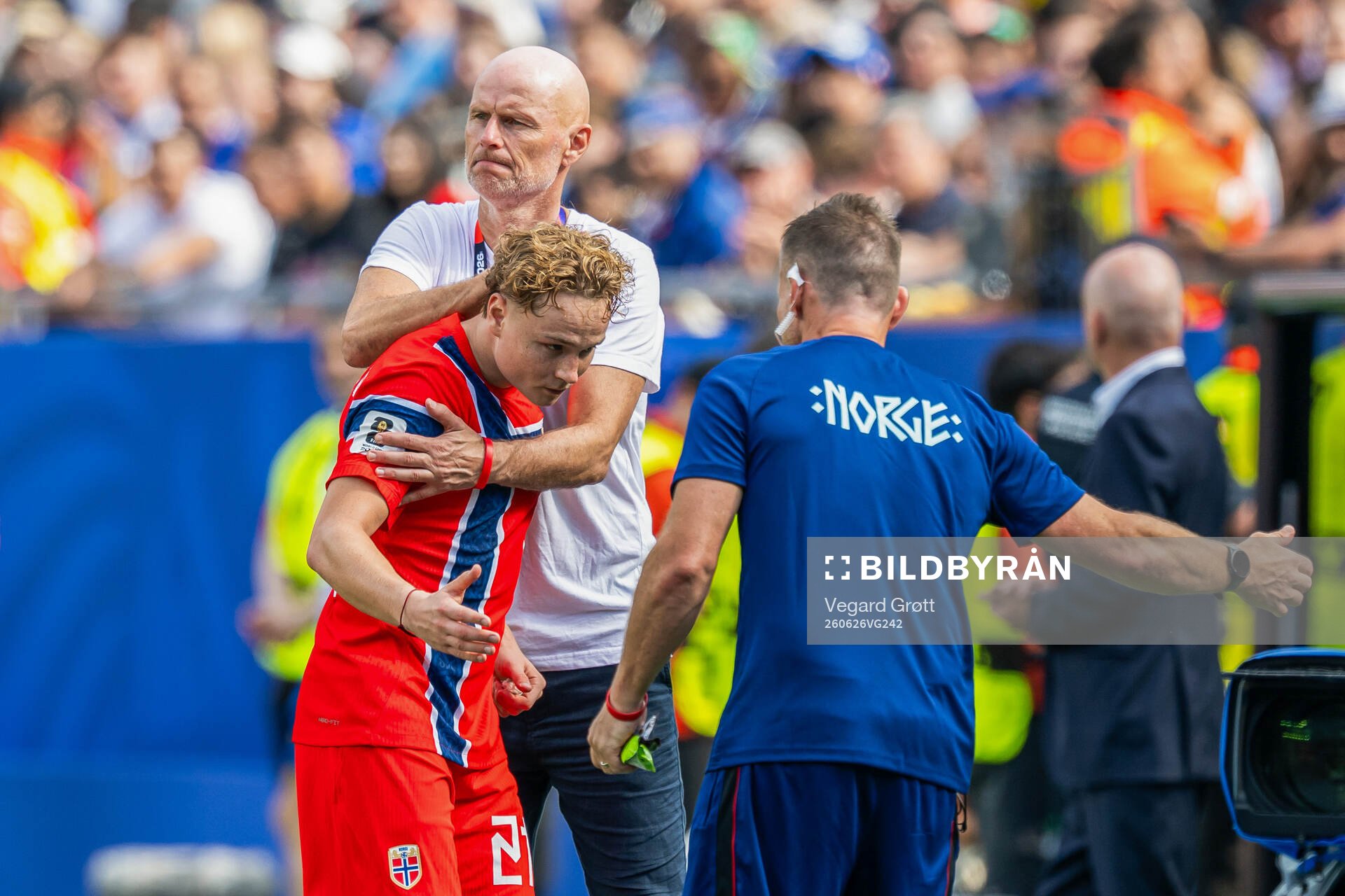 Andreas Schjelderup and head coach Ståle Solbakken of