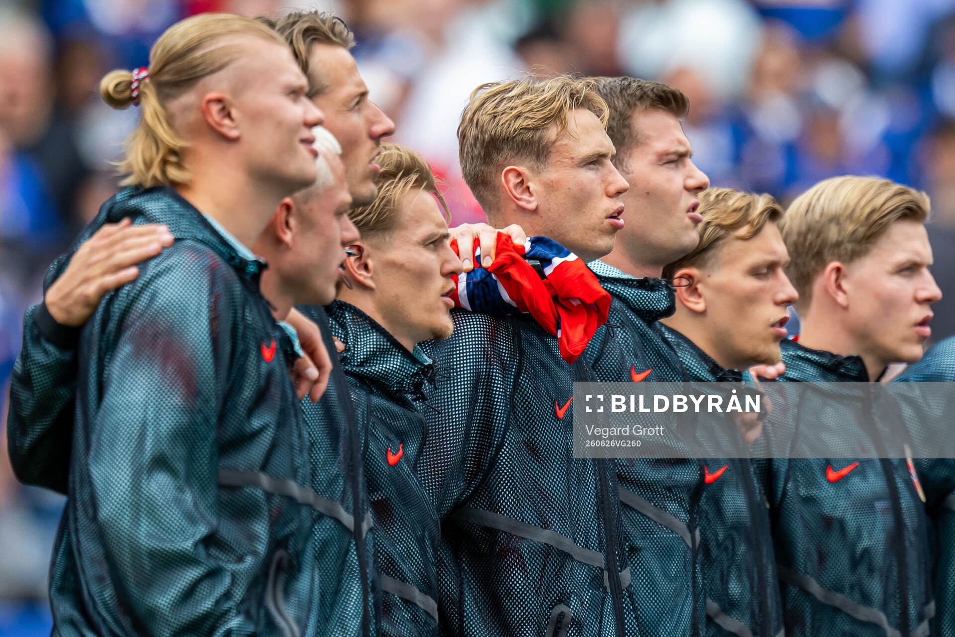 Torbjørn Lysaker Heggem and players of Norway line up