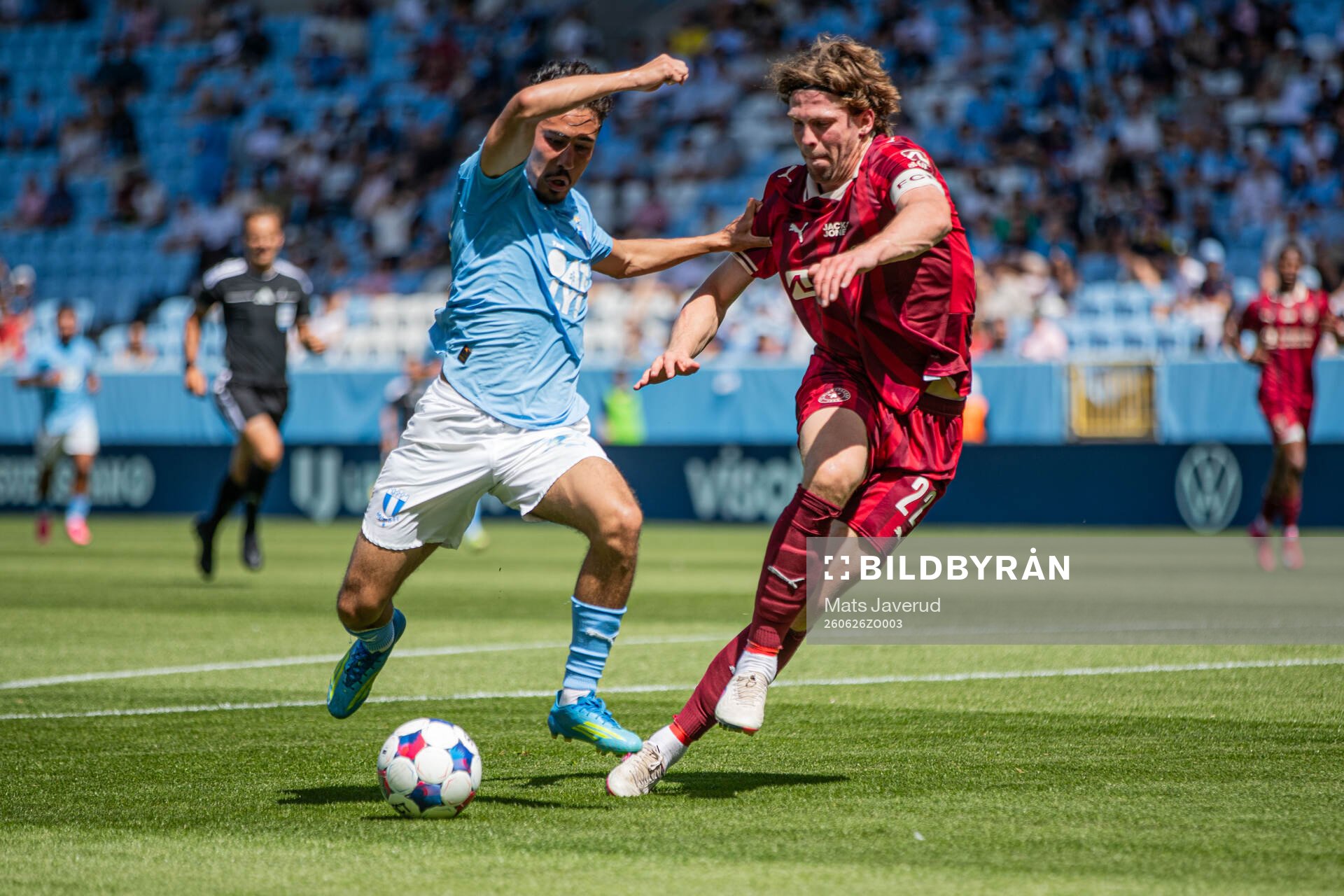 Malmö FFs Adrian Skogmar och Midtjyllands Mads Bech