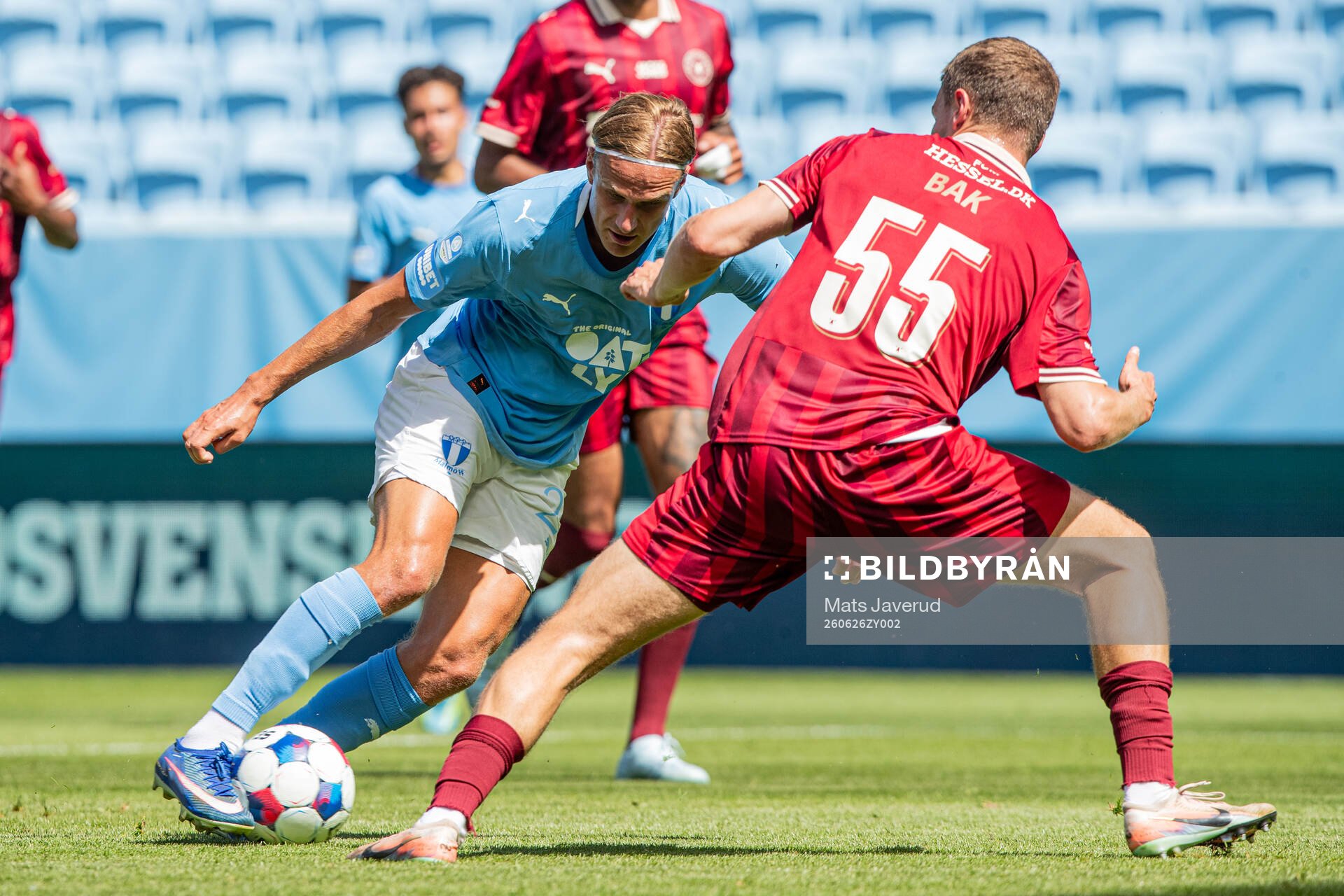 Malmö FFs Erik Botheim och Midtjyllands Victor Bak
