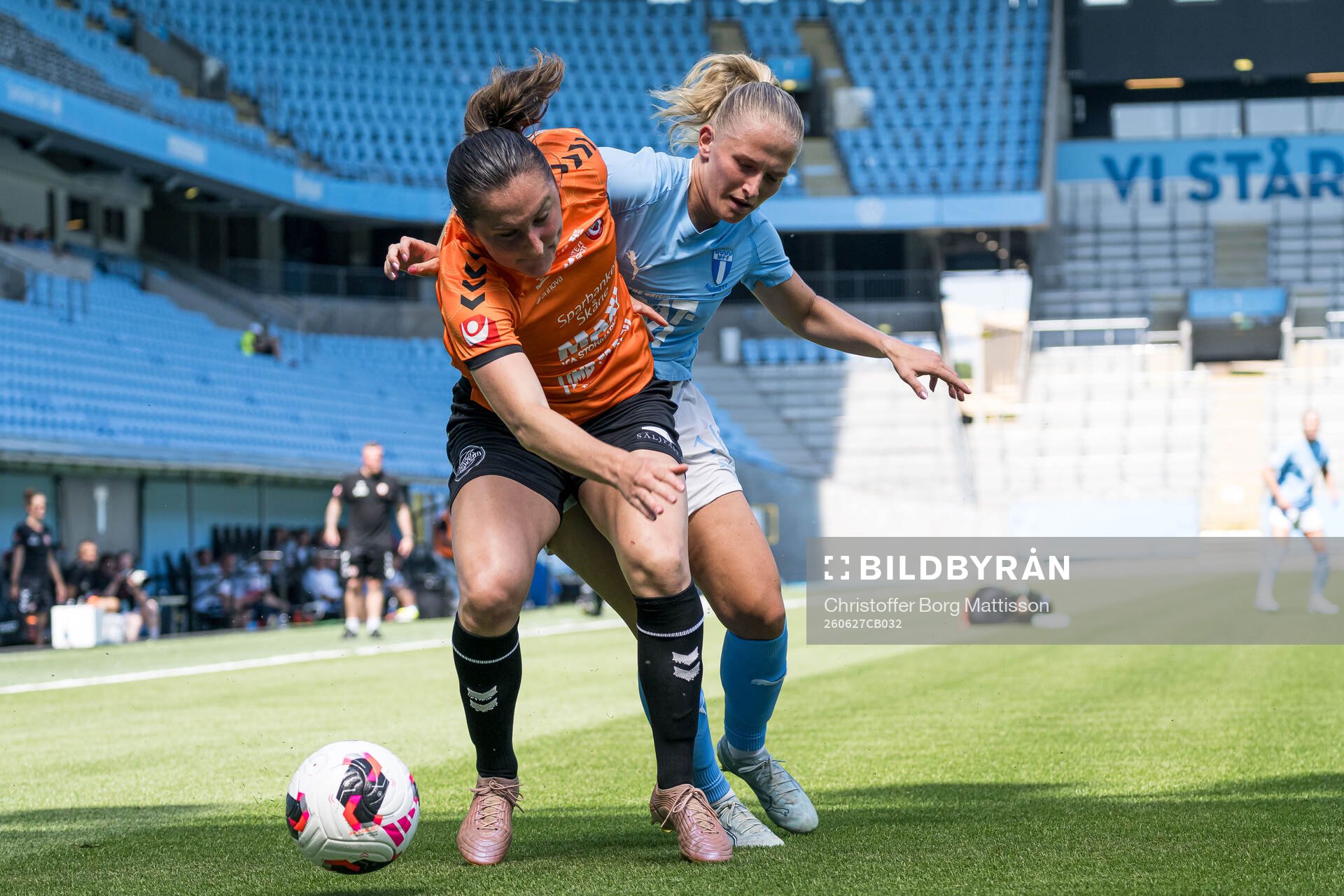 Kristianstads Courtney Ruedt och Malmö FFs Tuva Skoog