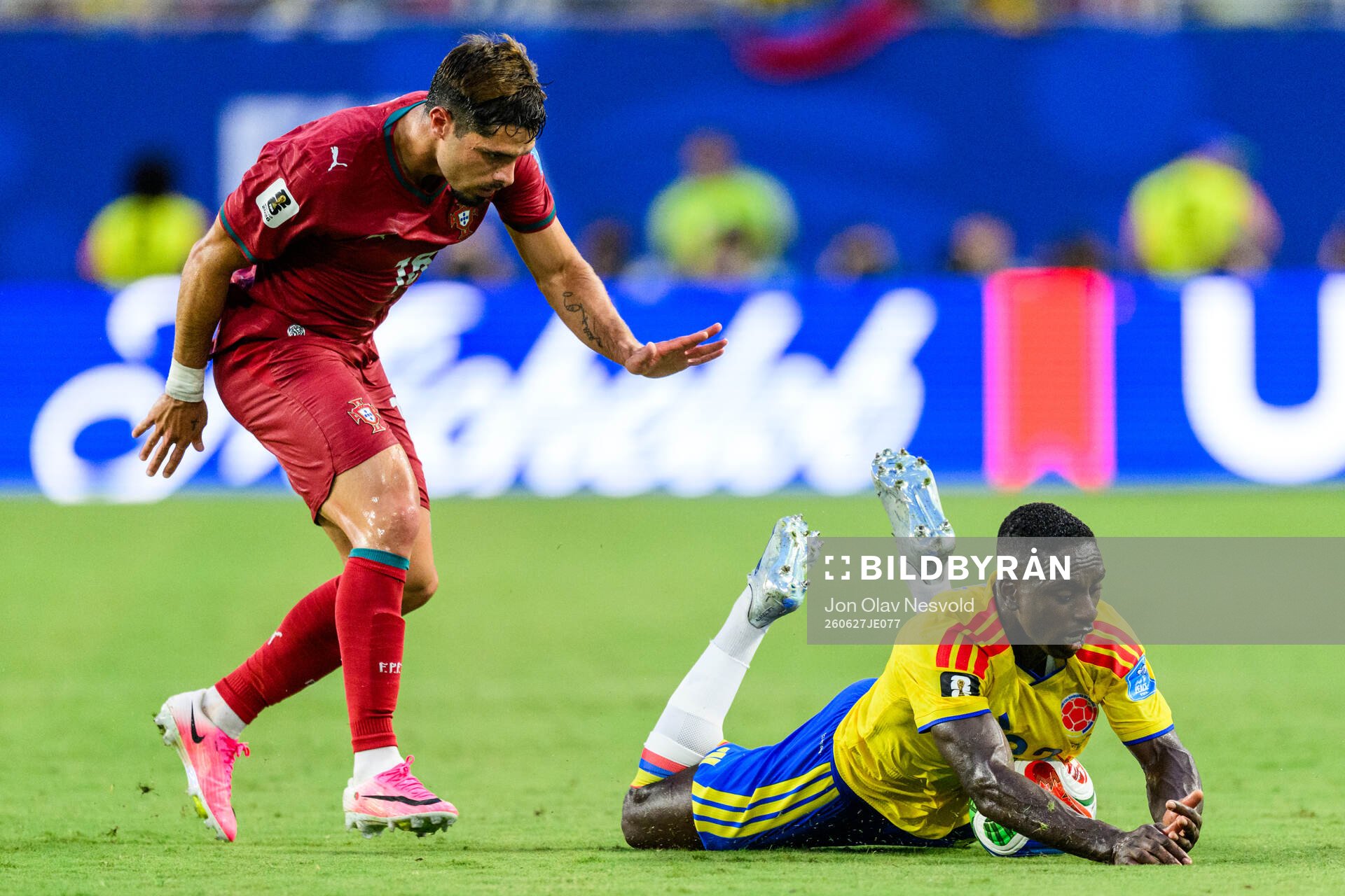 Pedro Neto of Portugal and Deiver Machado of Colombia