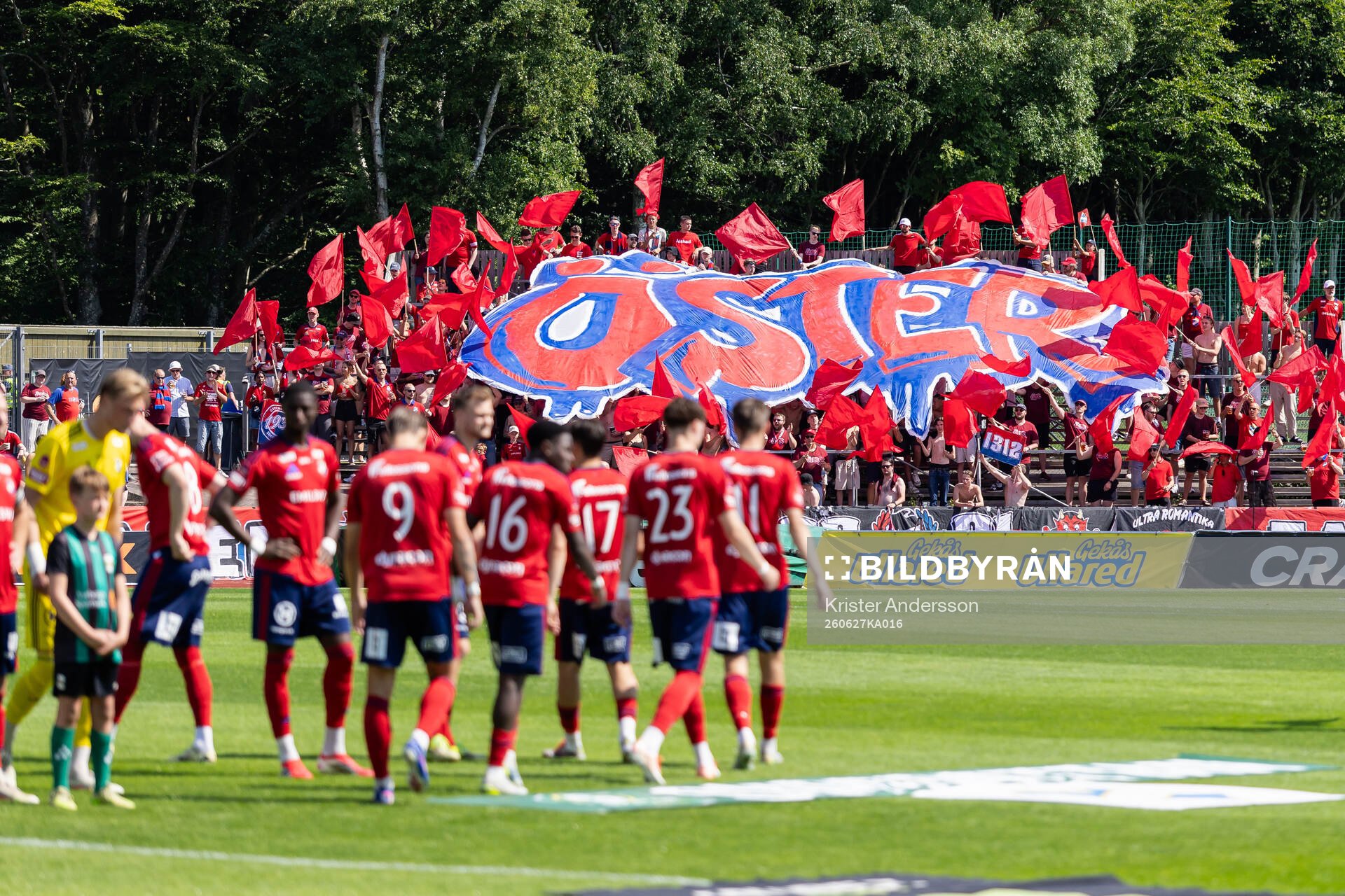 Östers supportrar med tifo
