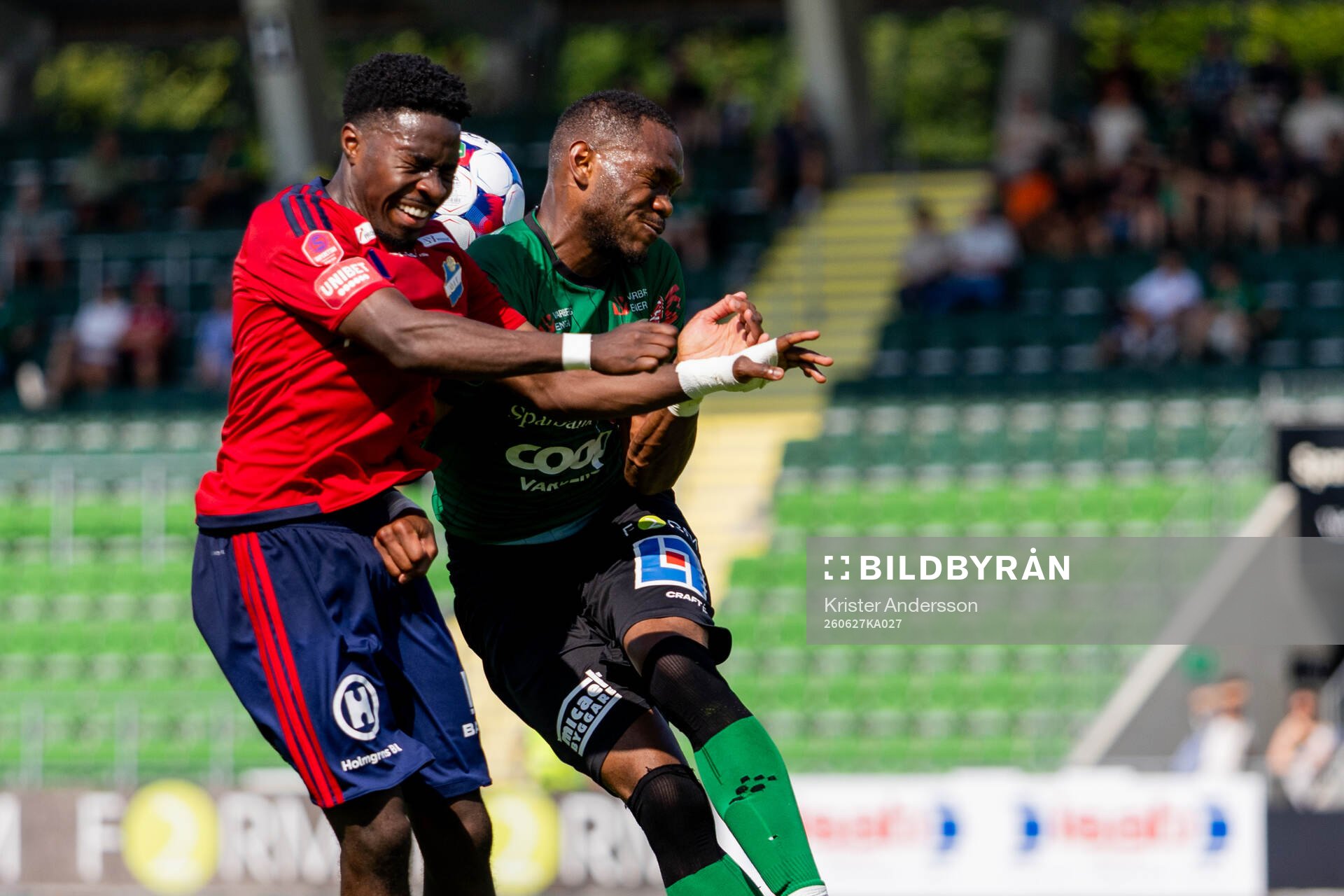Östers Raymond Adjei och Varbergs Shanyder Borgelin