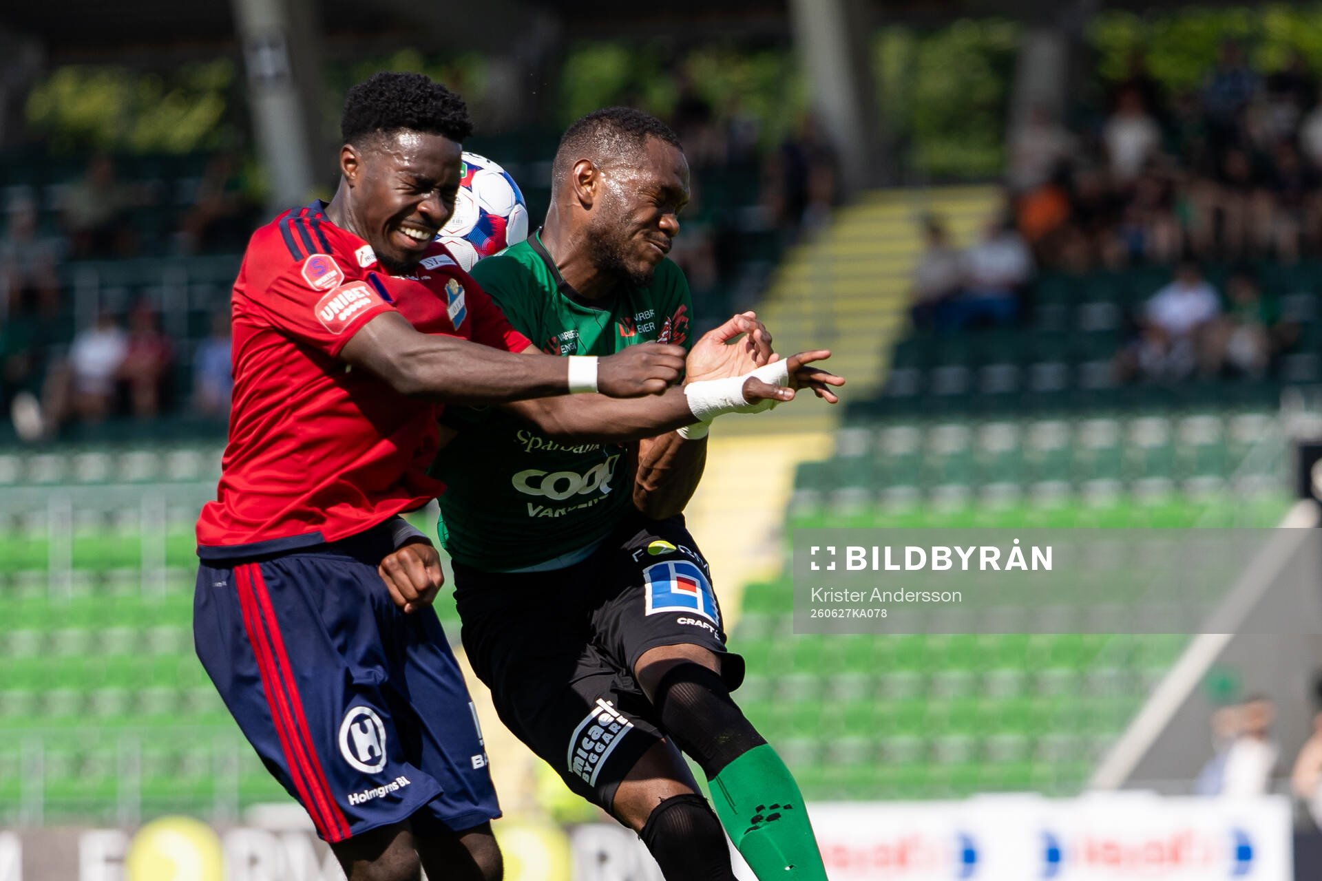Östers Raymond Adjei och Varbergs Shanyder Borgelin