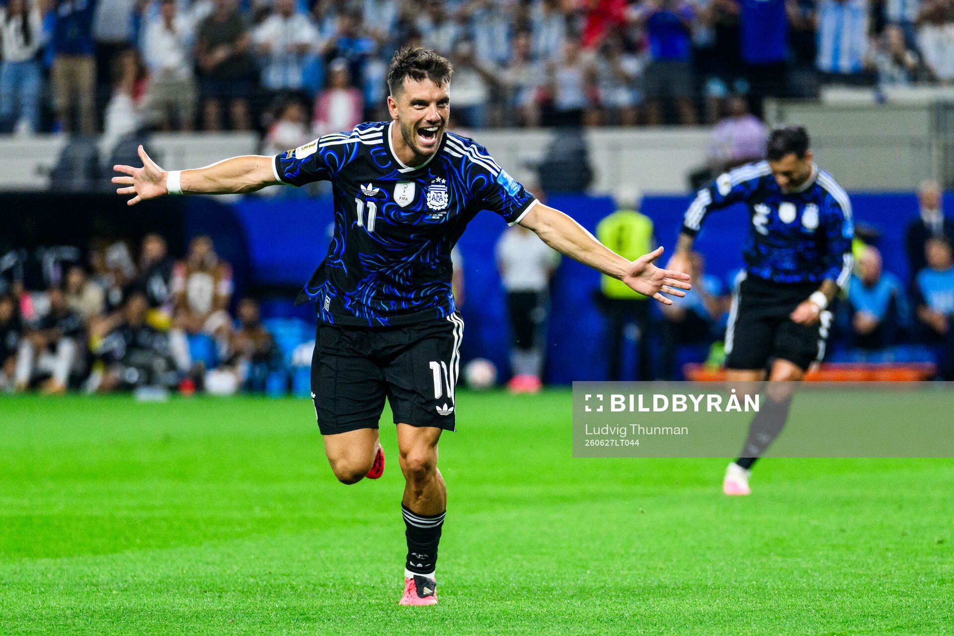 Giovani Lo Celso of Argentina celebrates
