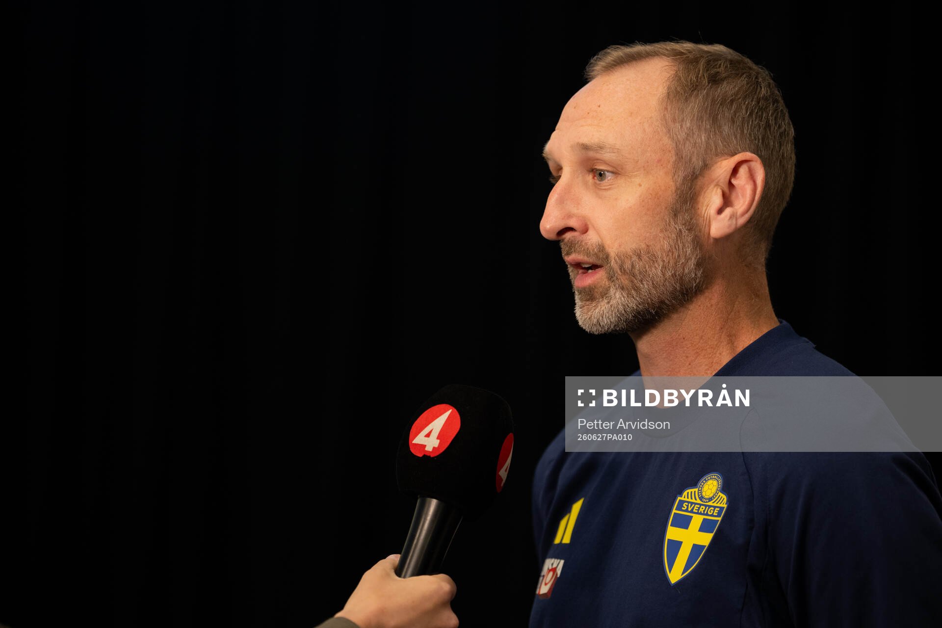 Assistant coach Andreas Georgson at a press event with the