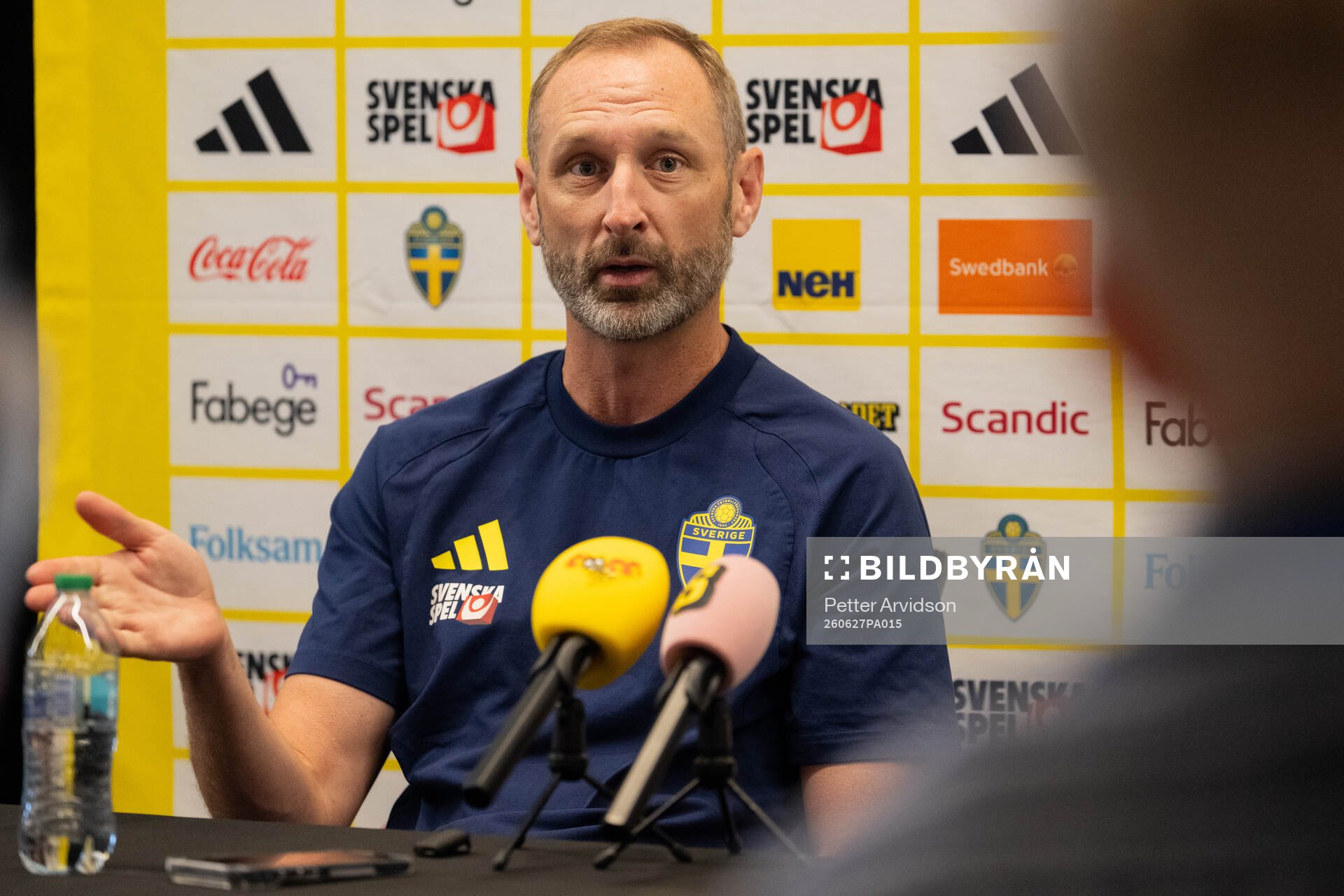 Assistant coach Andreas Georgson at a press event with the