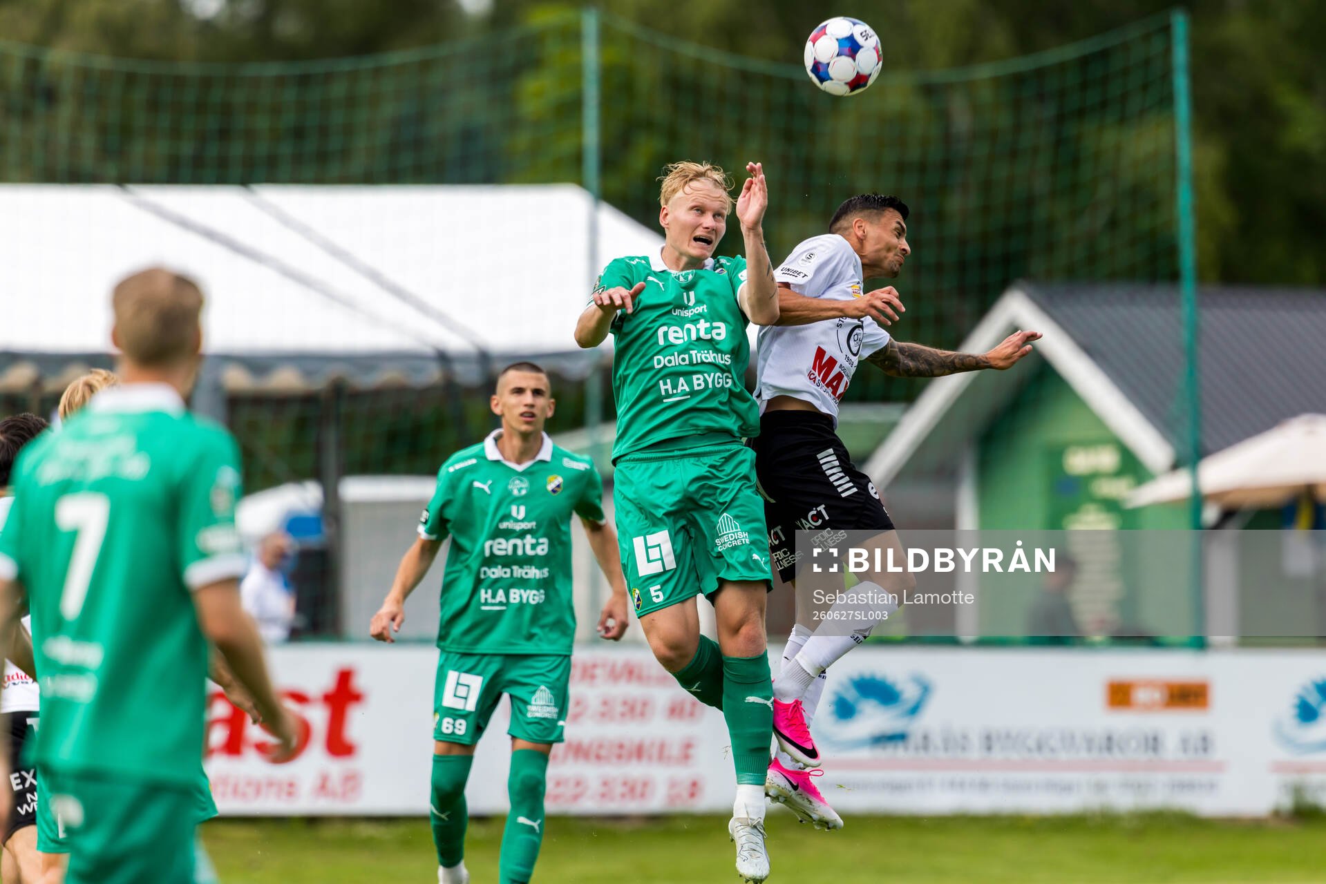 Ljungskiles Filip Örnblom och Örebros Ahmed Yasin