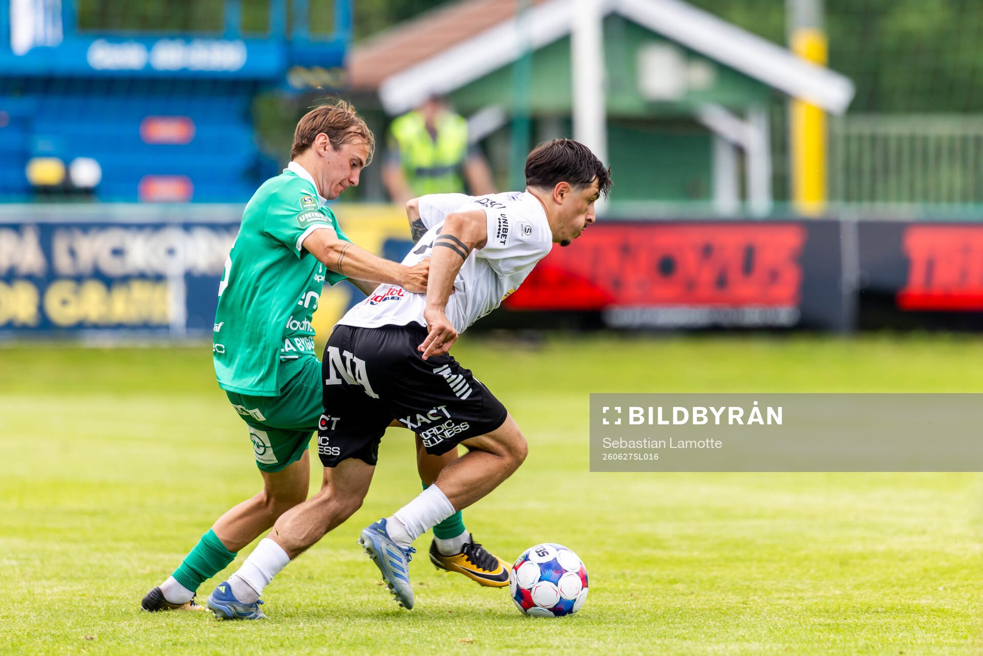Örebros Antonio Yakoub och Ljungskiles Emilio Reljanovic