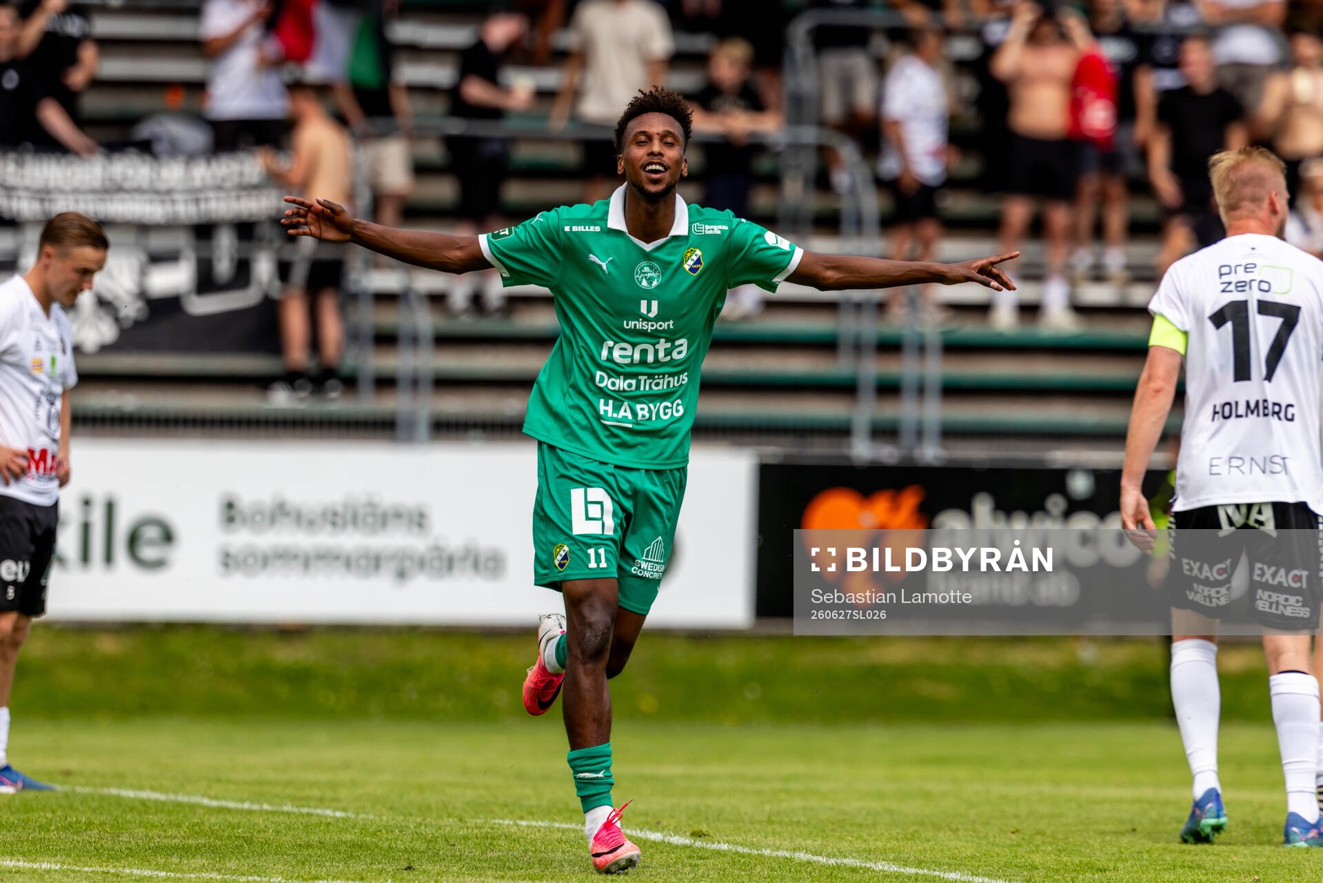 Ljungskiles Abdishakur Bashir Omar har gjort 1-0 och jublar