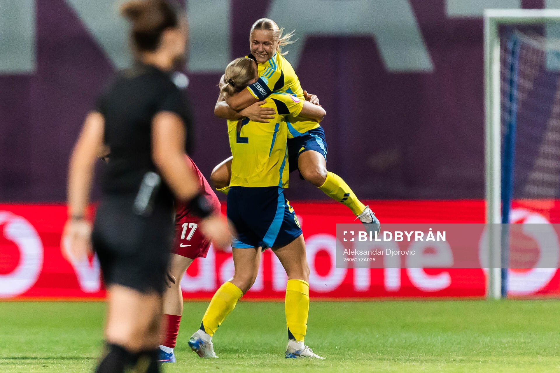 Thindra Mattsson and Alice Broman of Sweden celebrate
