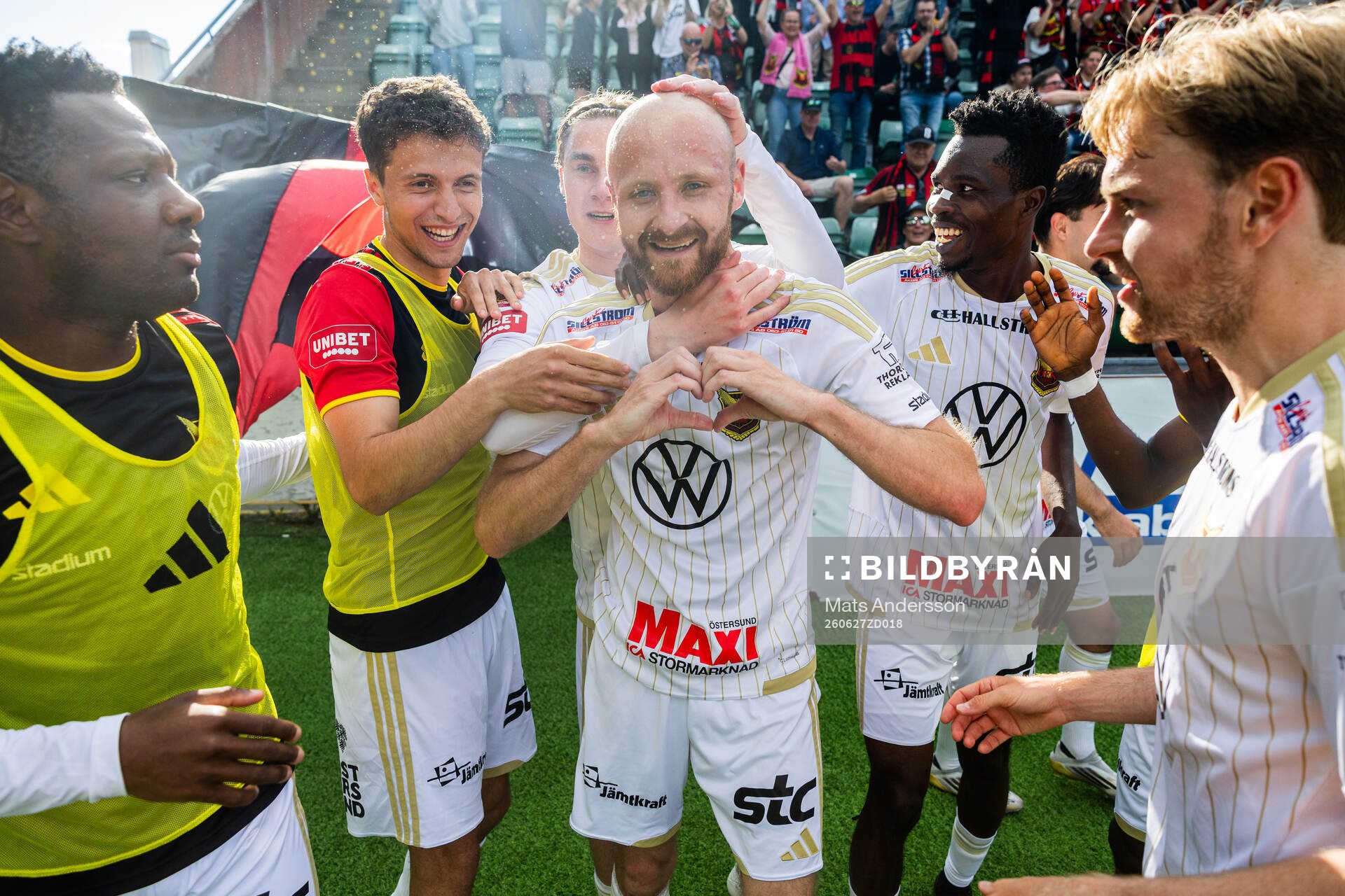 Östersunds Curtis Edwards jublar