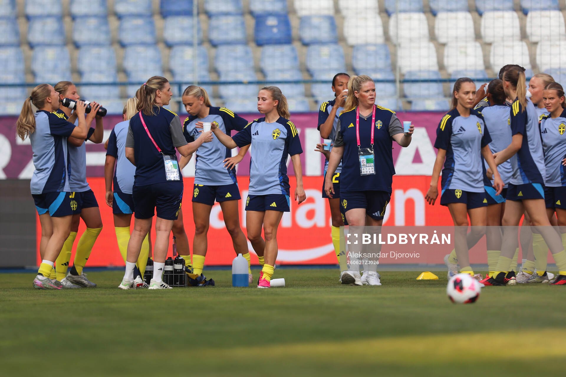 Players of Sweden warms up