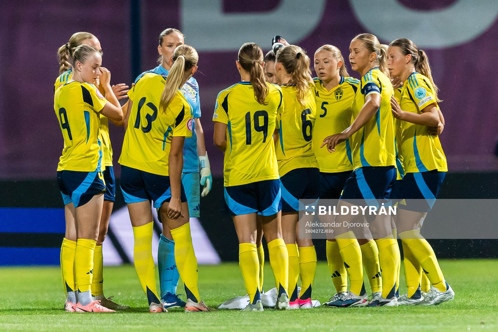 Agnes Ekberg of Sweden with team mates